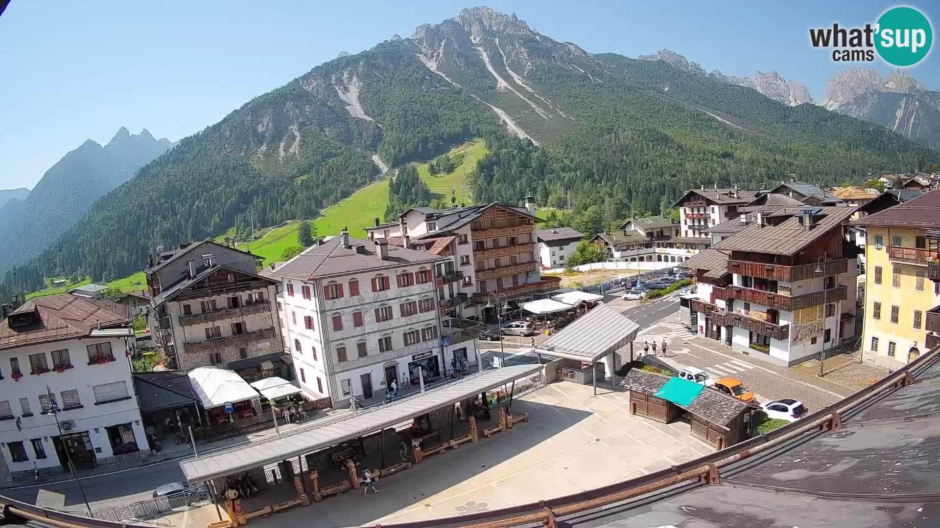 Plaza principal de Forni di Sopra