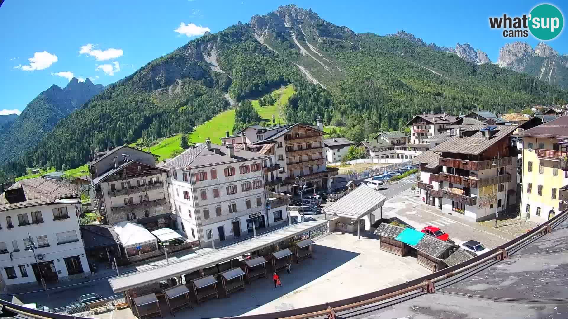 Plaza principal de Forni di Sopra