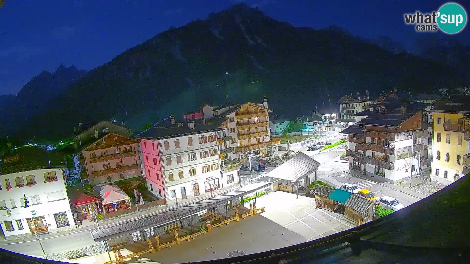 Plaza principal de Forni di Sopra
