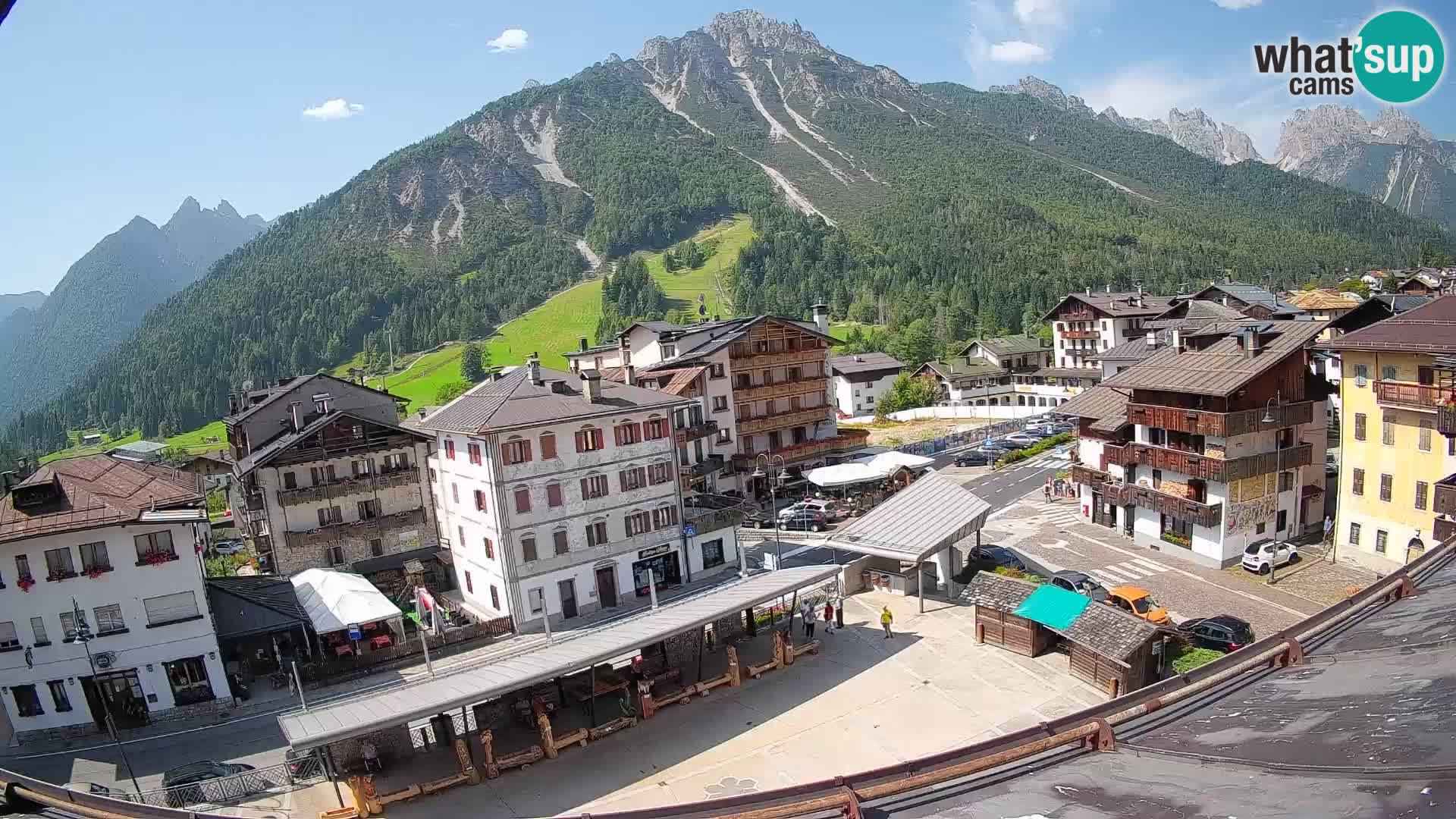 Plaza principal de Forni di Sopra