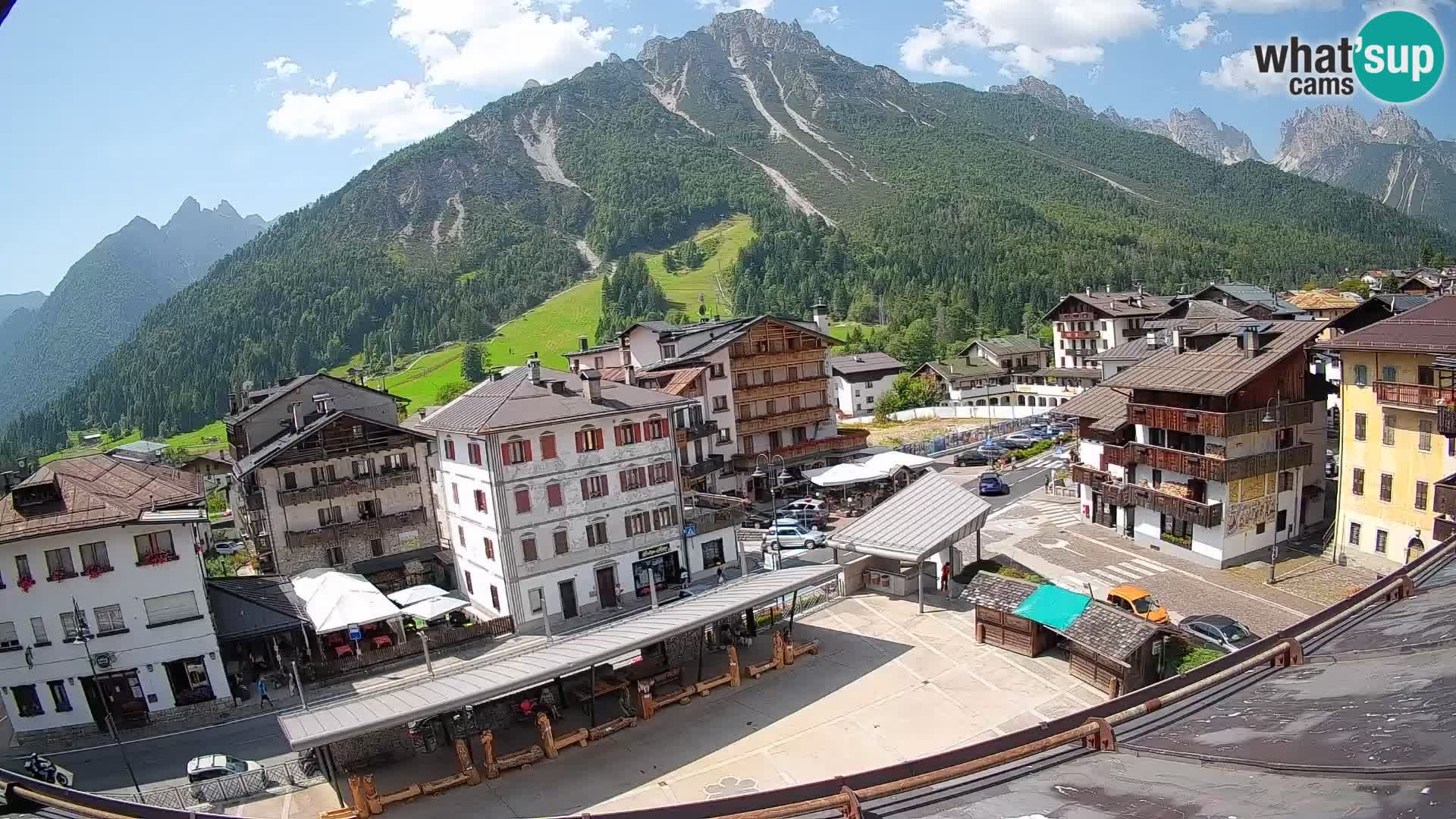 Plaza principal de Forni di Sopra