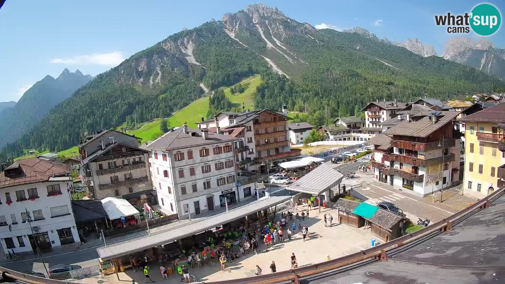 Plaza principal de Forni di Sopra