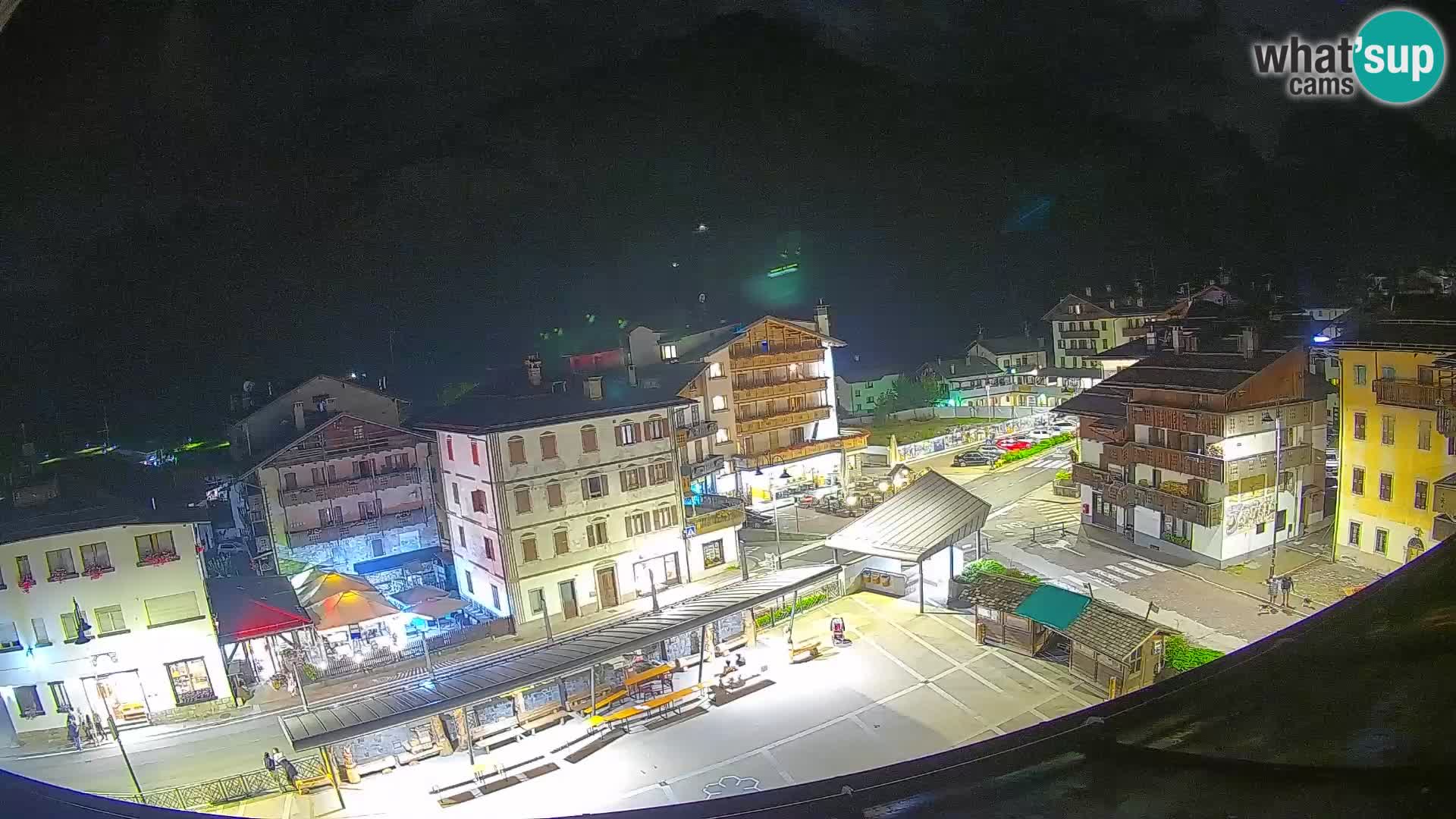 Piazza centrale di Forni di Sopra