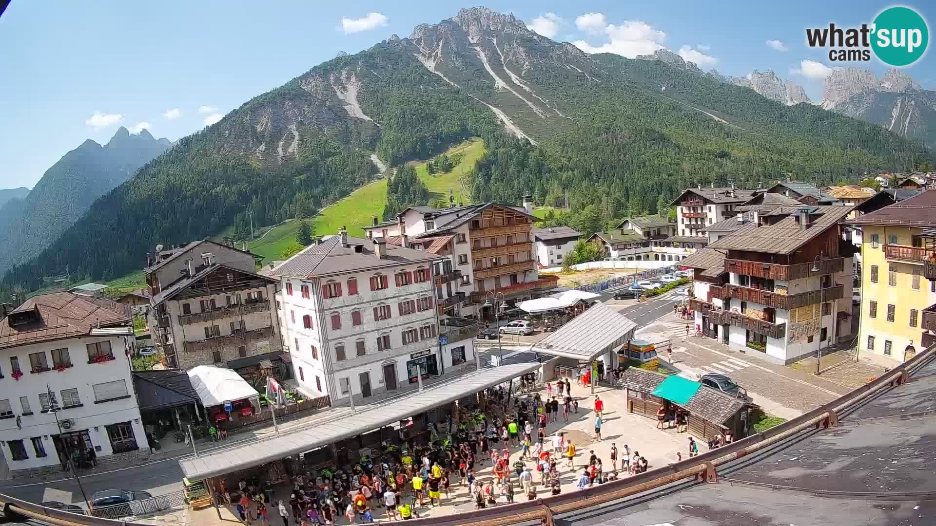 Plaza principal de Forni di Sopra