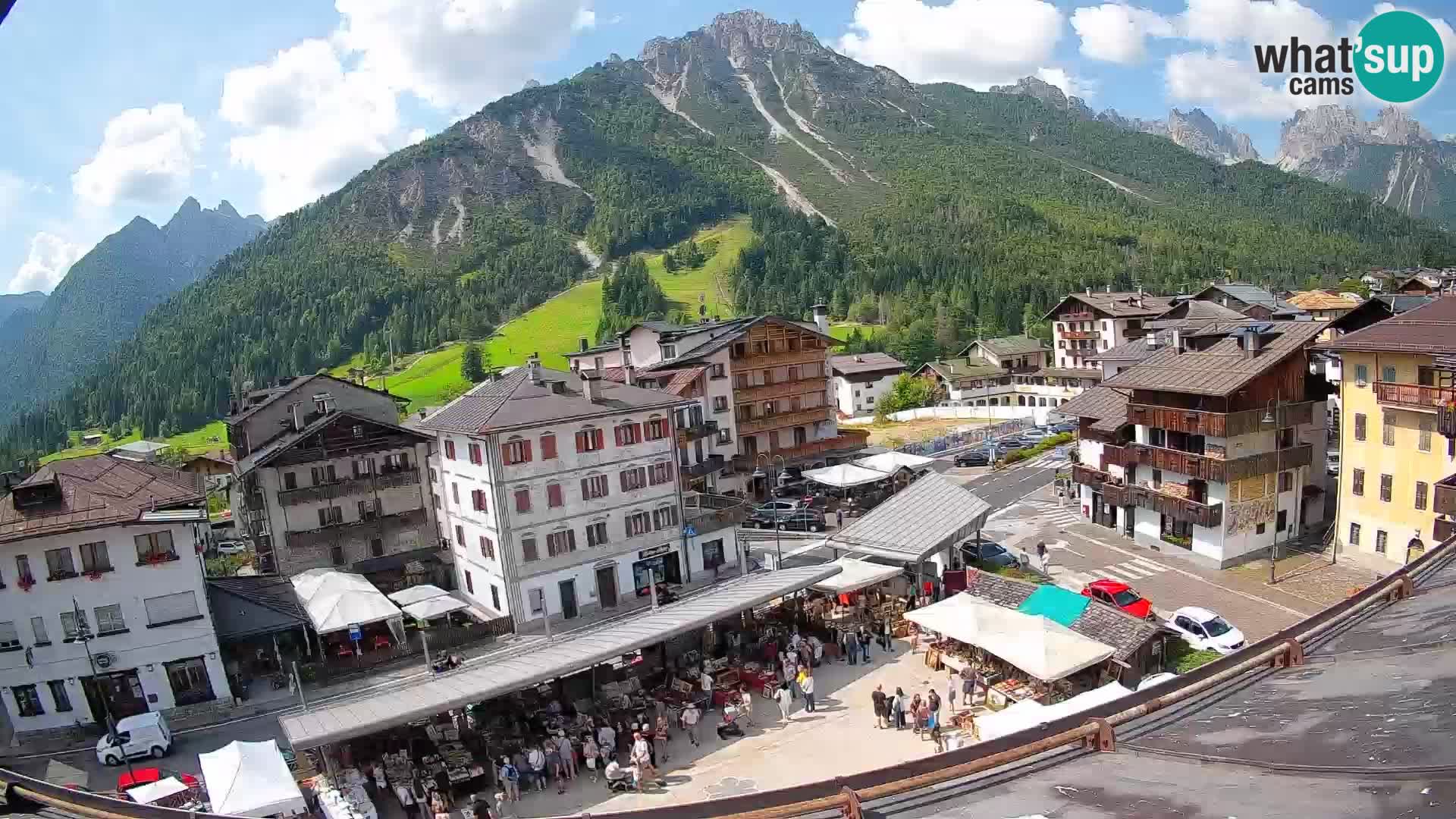 Plaza principal de Forni di Sopra