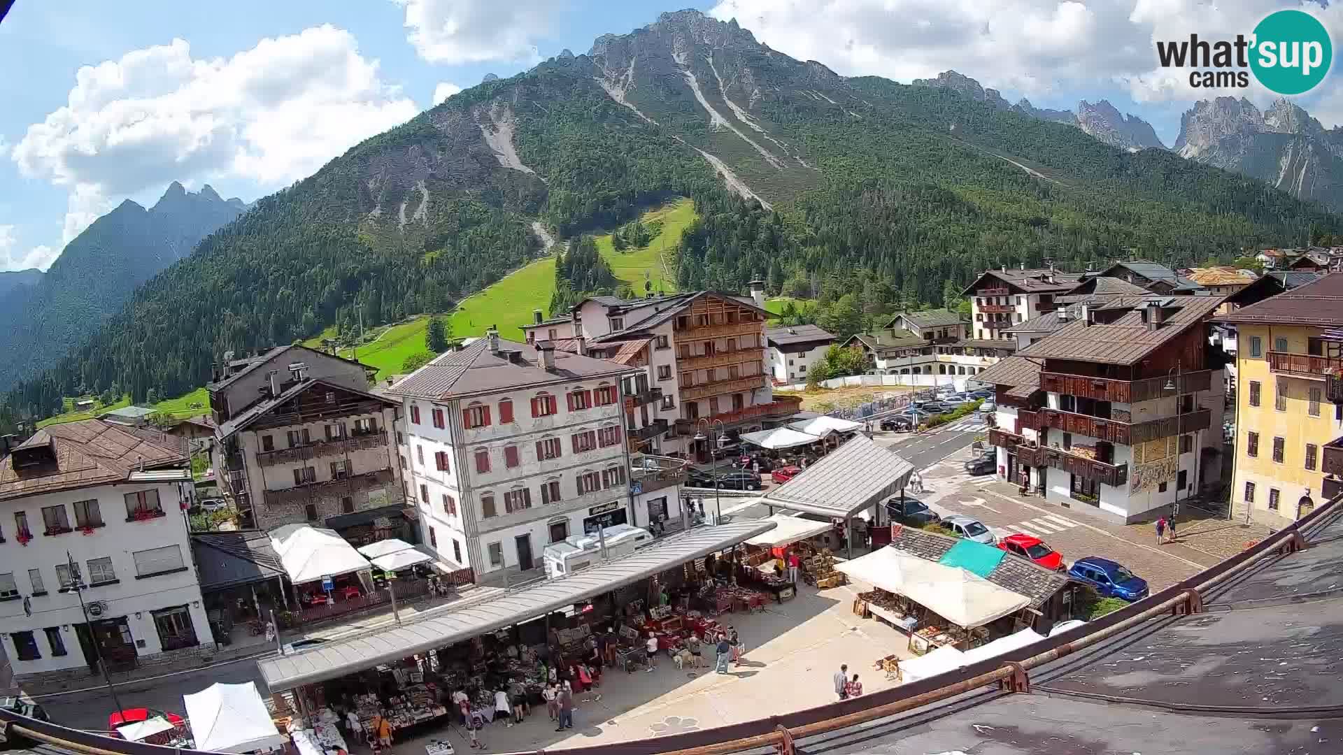 Plaza principal de Forni di Sopra