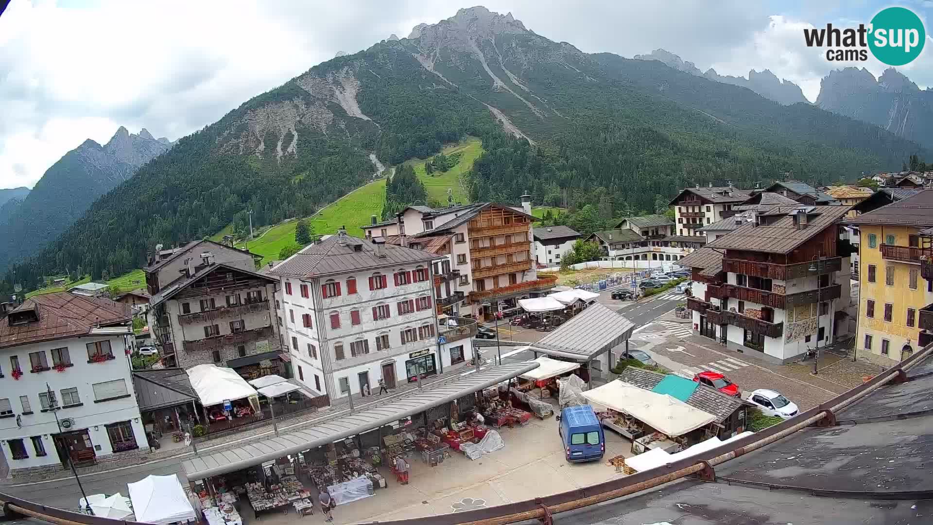 Piazza centrale di Forni di Sopra