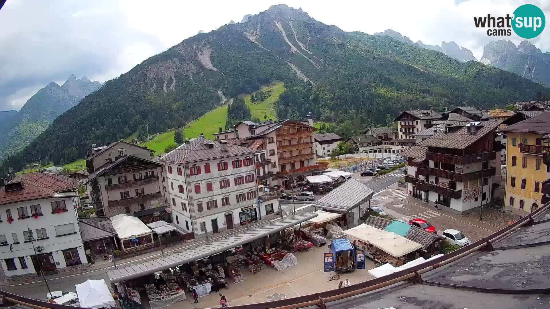 Hauptplatz von Forni di Sopra