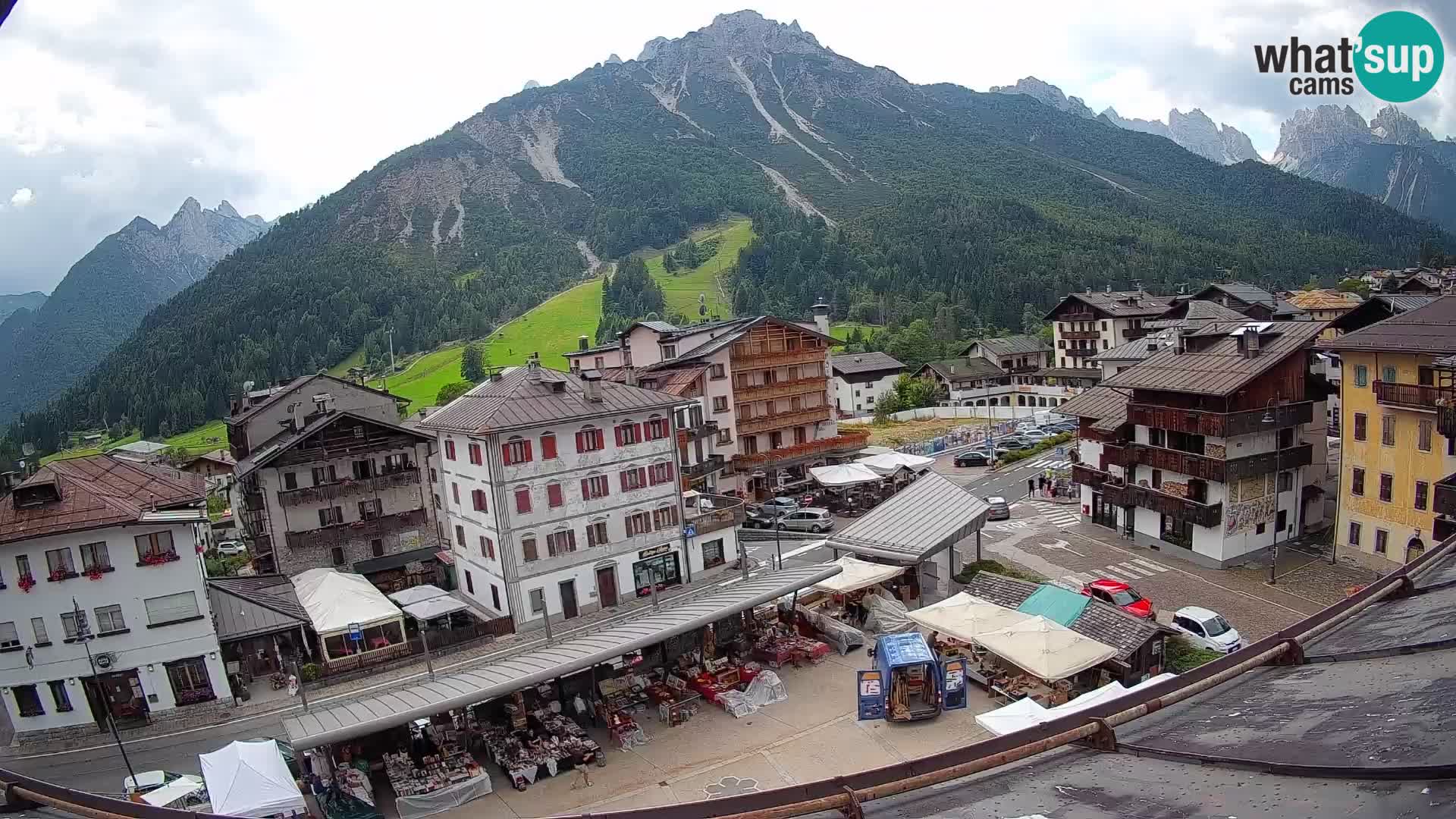 Plaza principal de Forni di Sopra