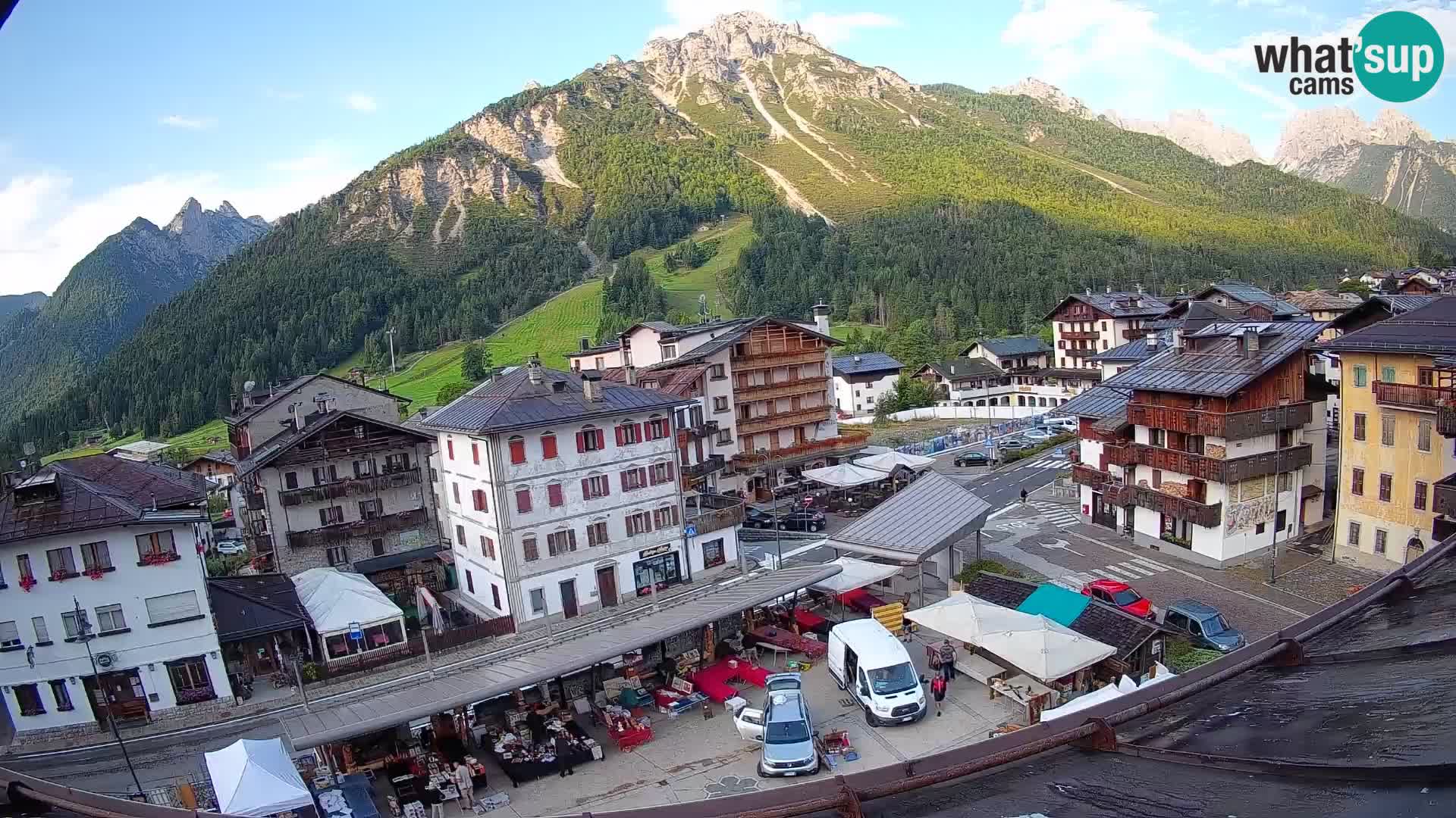 Piazza centrale di Forni di Sopra