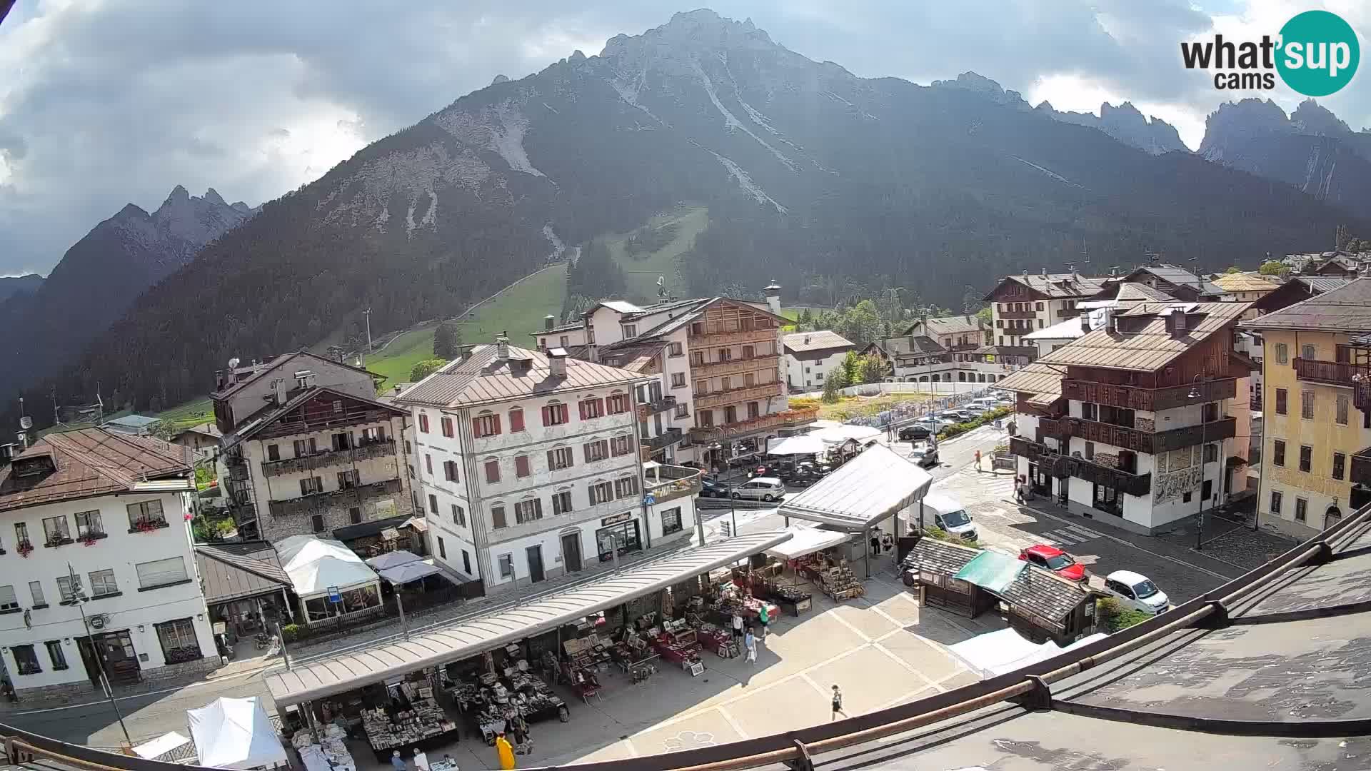 Plaza principal de Forni di Sopra