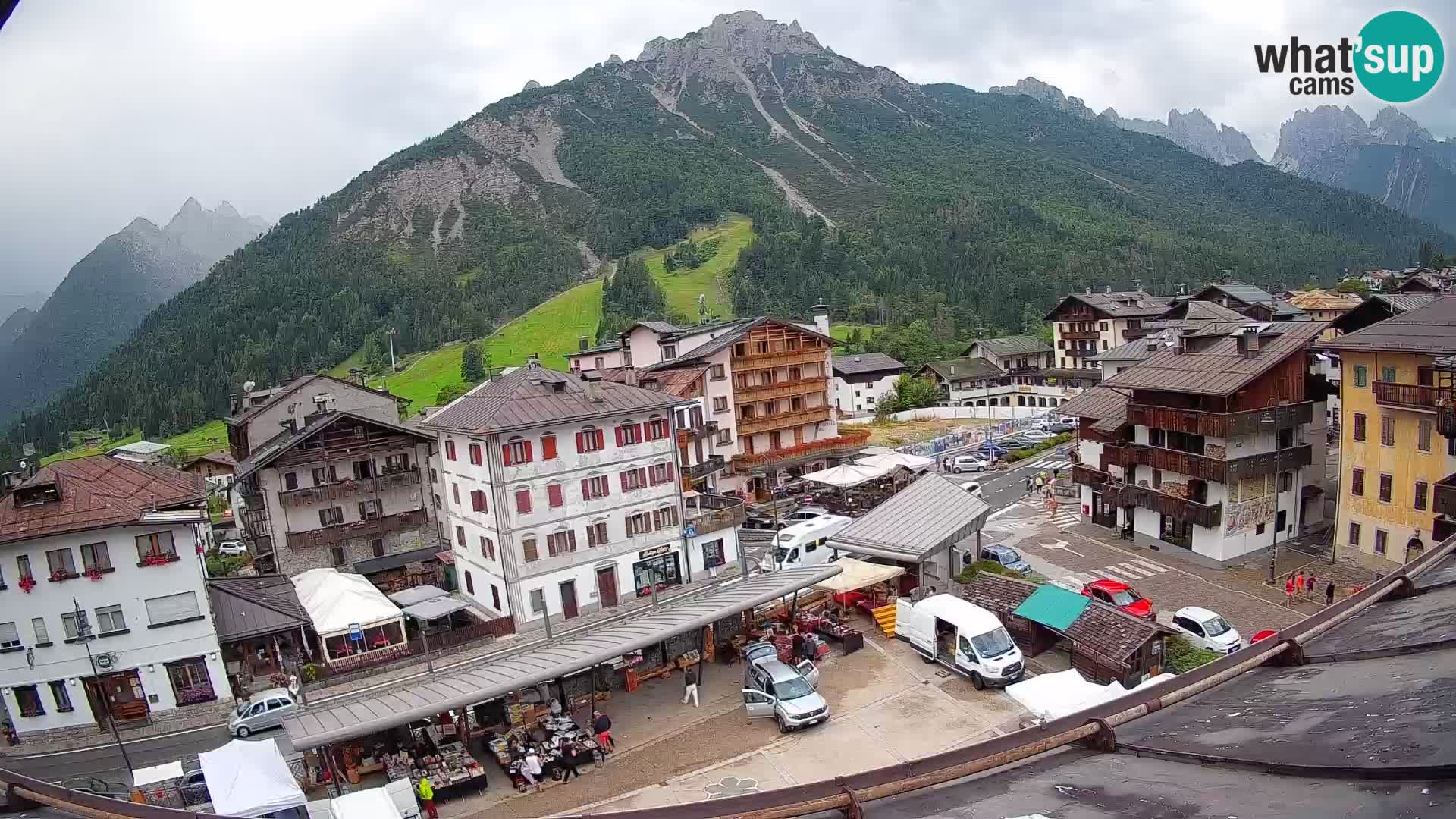 Piazza centrale di Forni di Sopra