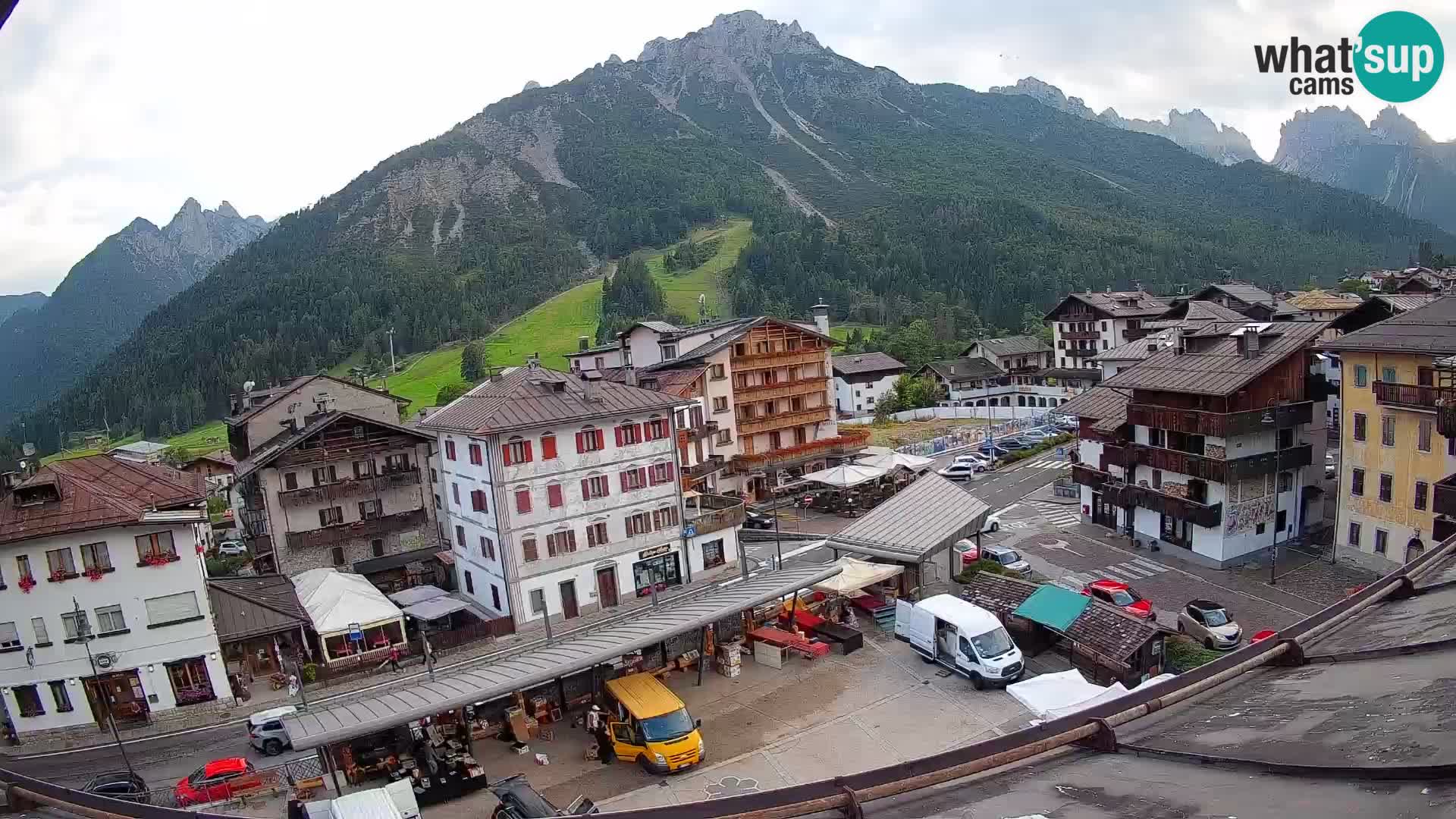 Piazza centrale di Forni di Sopra