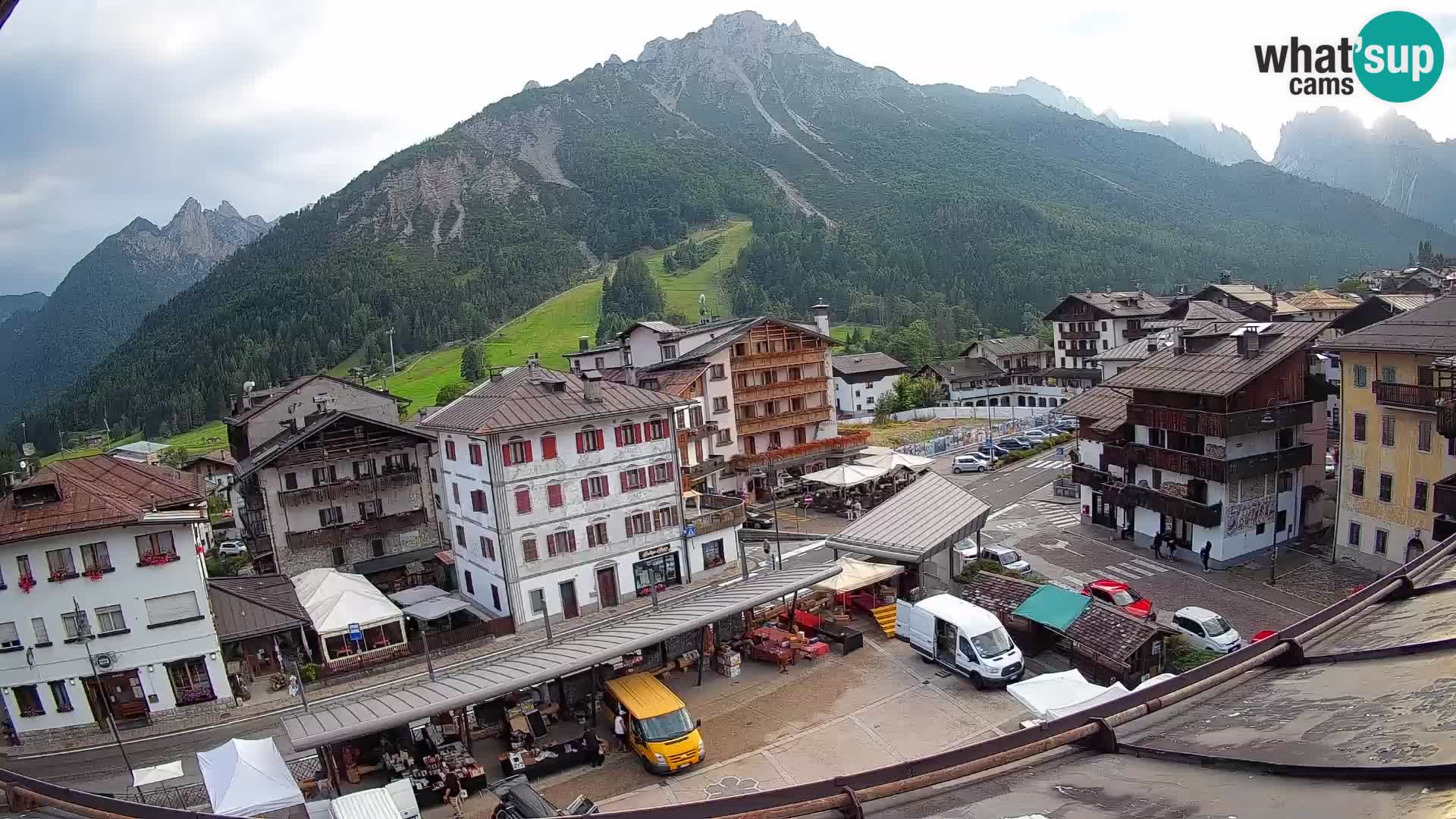Plaza principal de Forni di Sopra