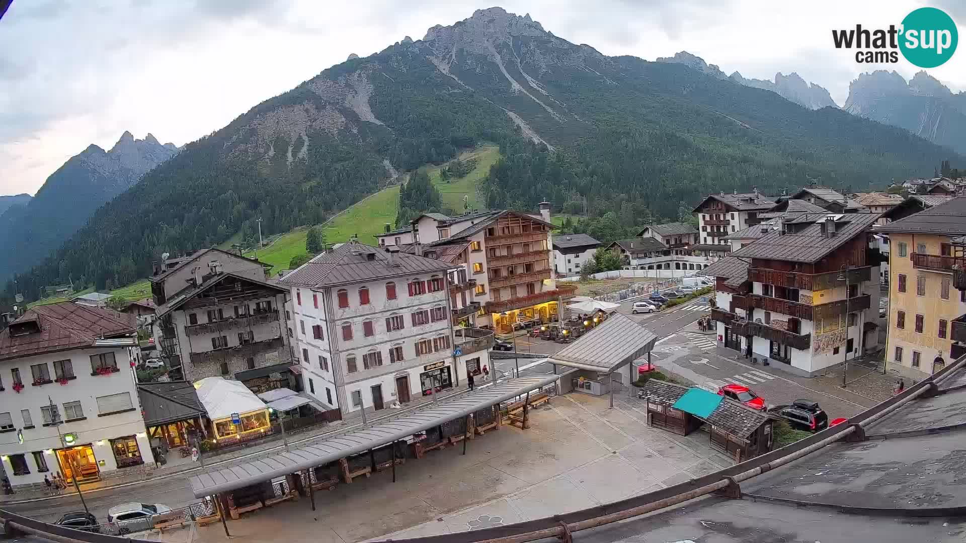 Plaza principal de Forni di Sopra