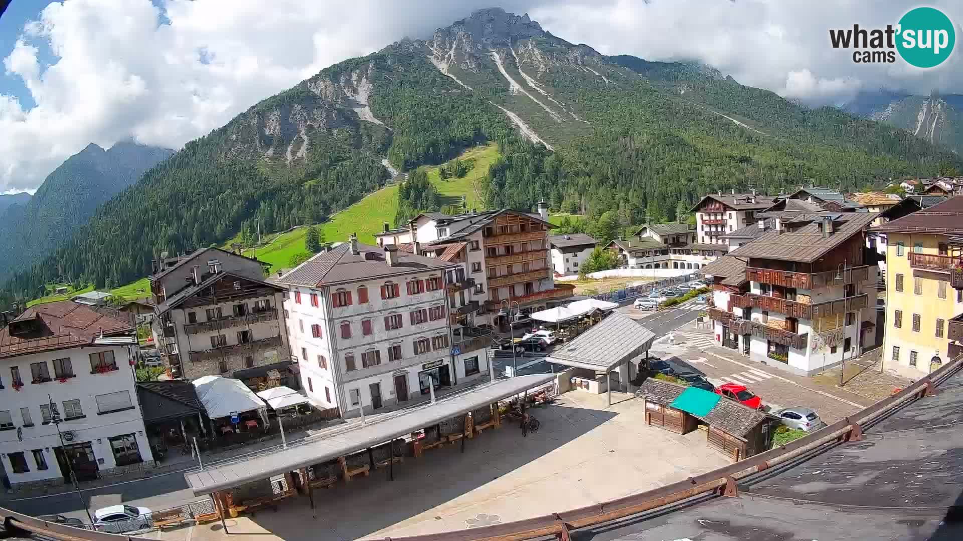 Plaza principal de Forni di Sopra