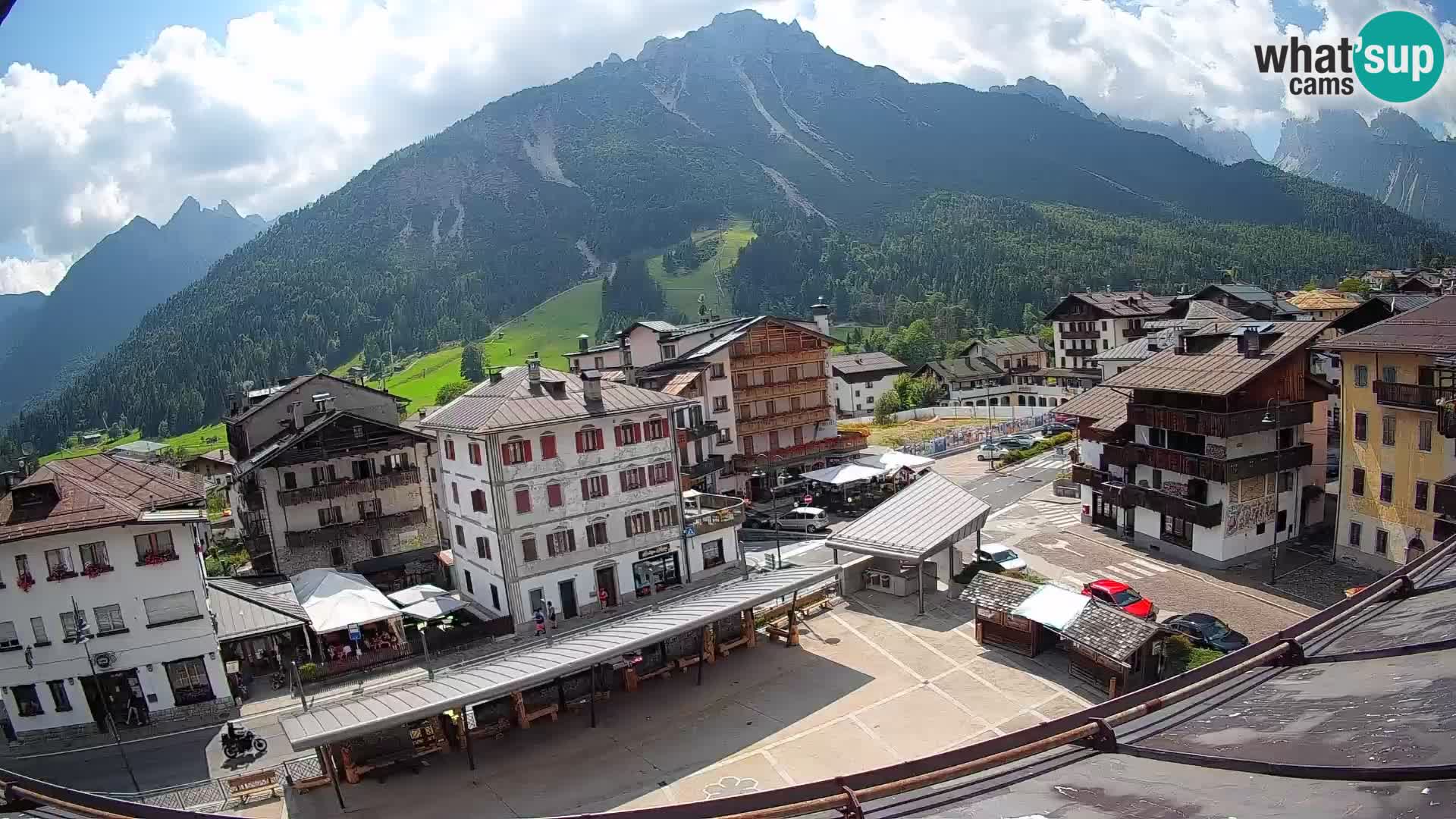 Piazza centrale di Forni di Sopra