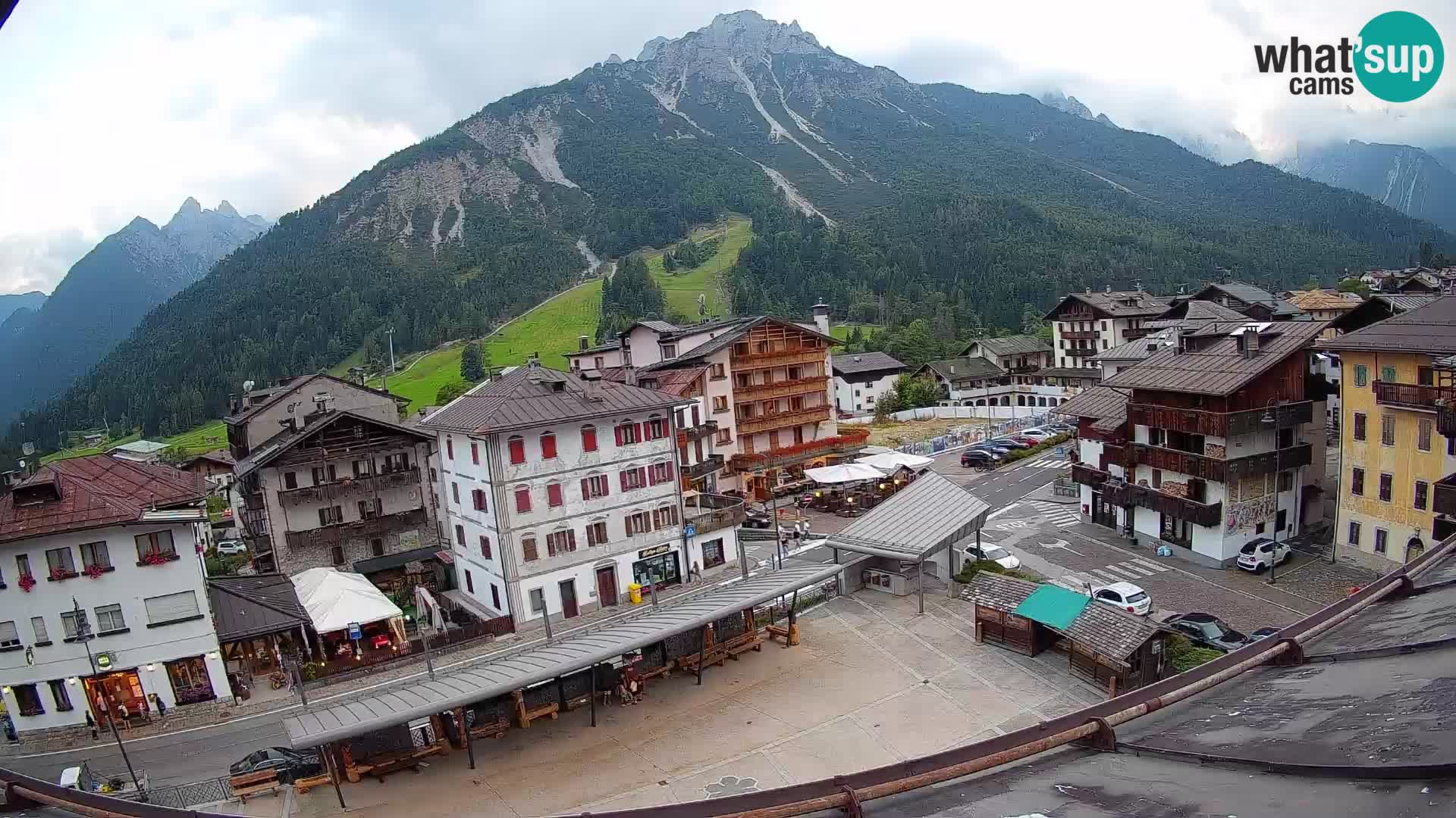 Plaza principal de Forni di Sopra