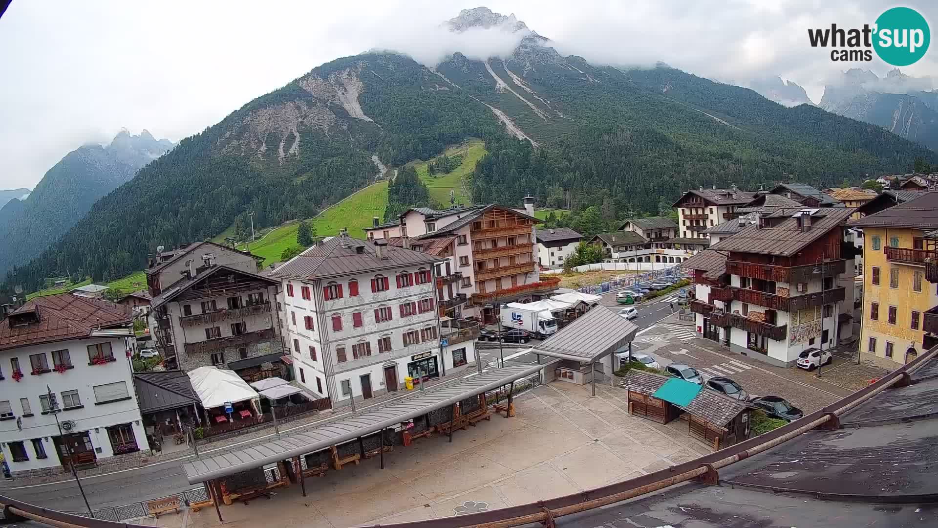 Piazza centrale di Forni di Sopra