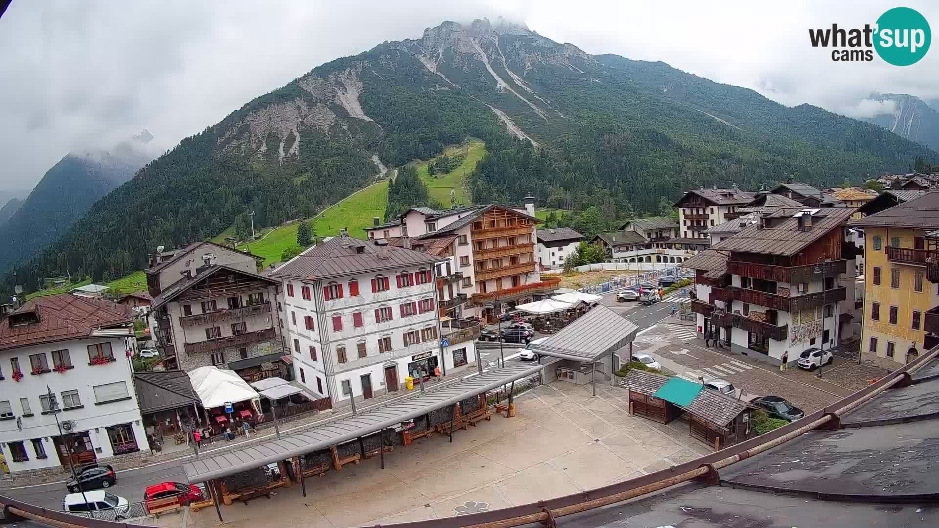 Piazza centrale di Forni di Sopra