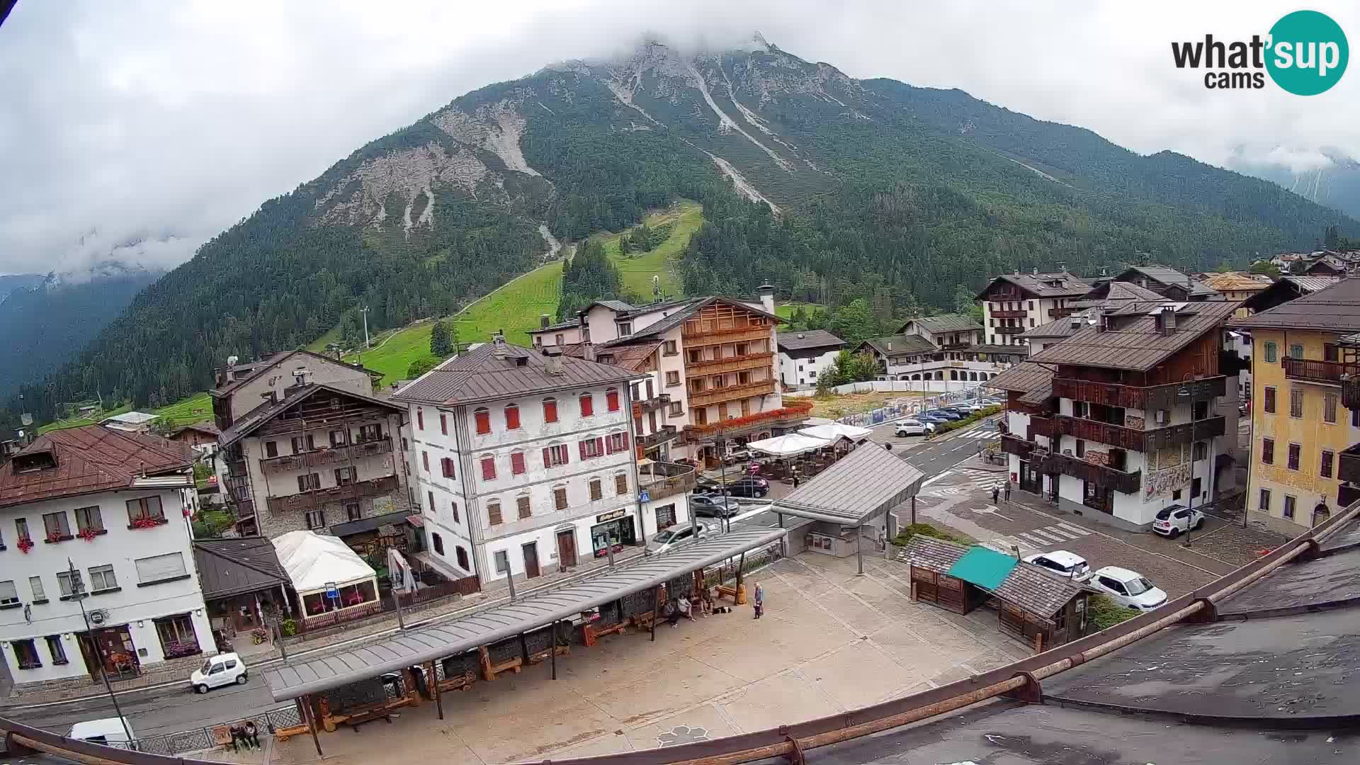 Plaza principal de Forni di Sopra