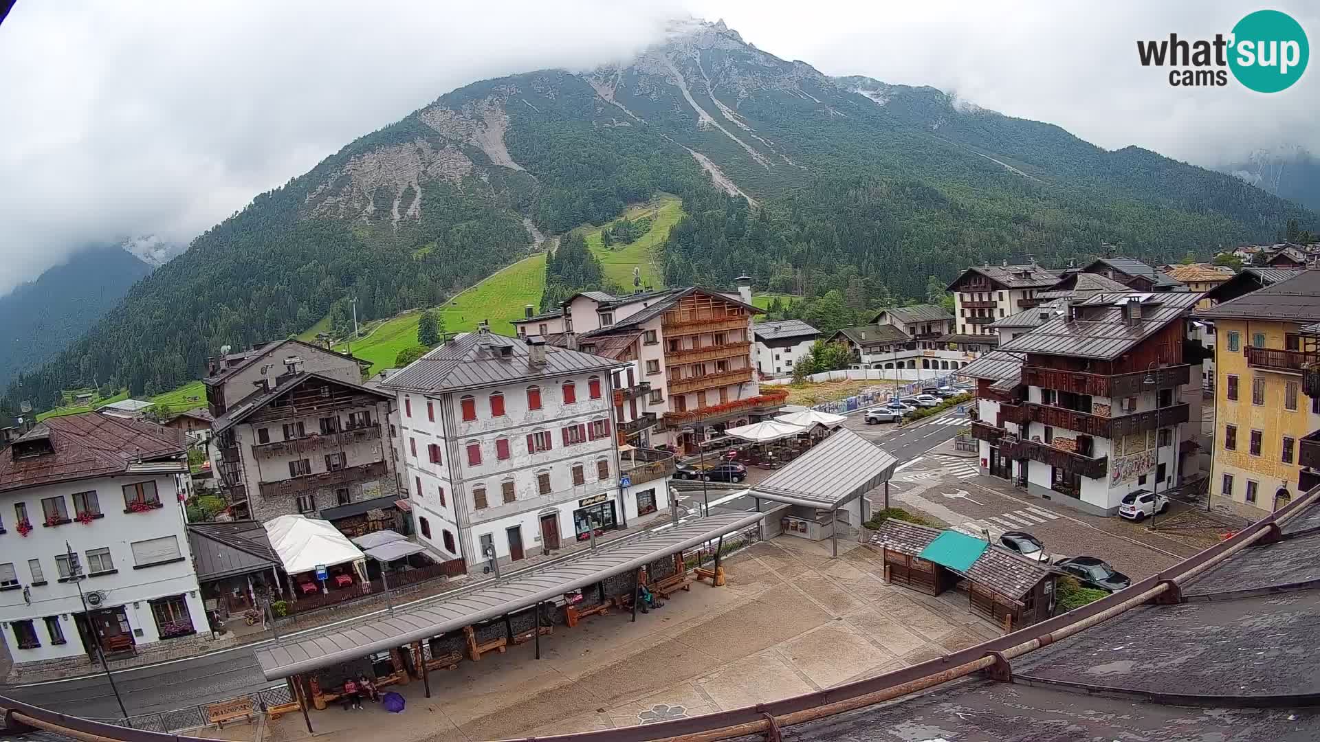 Plaza principal de Forni di Sopra