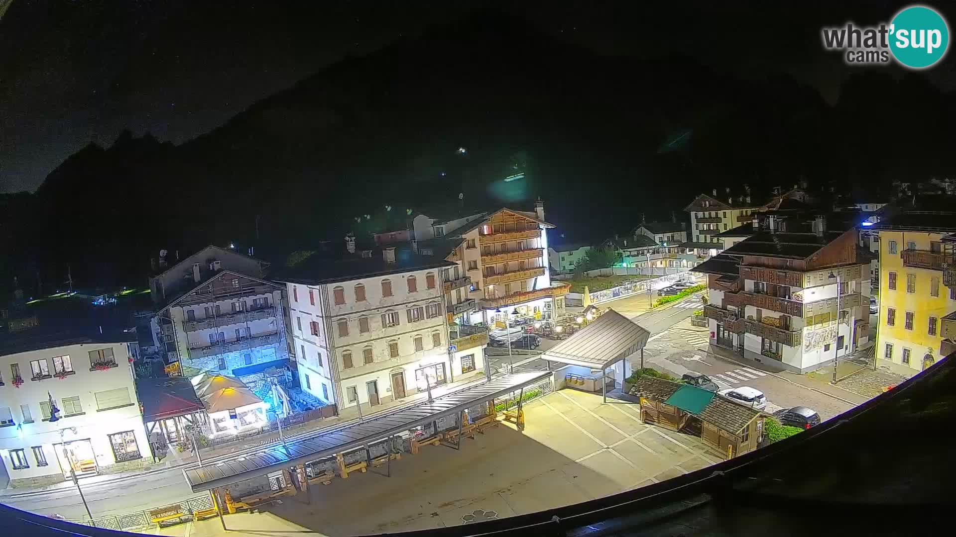 Plaza principal de Forni di Sopra
