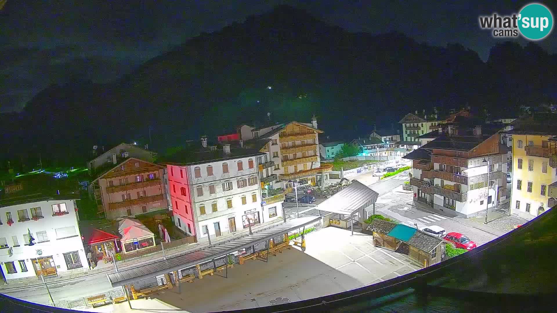 Piazza centrale di Forni di Sopra