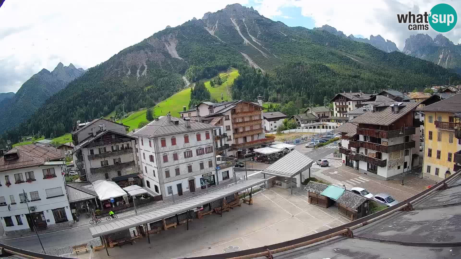 Plaza principal de Forni di Sopra