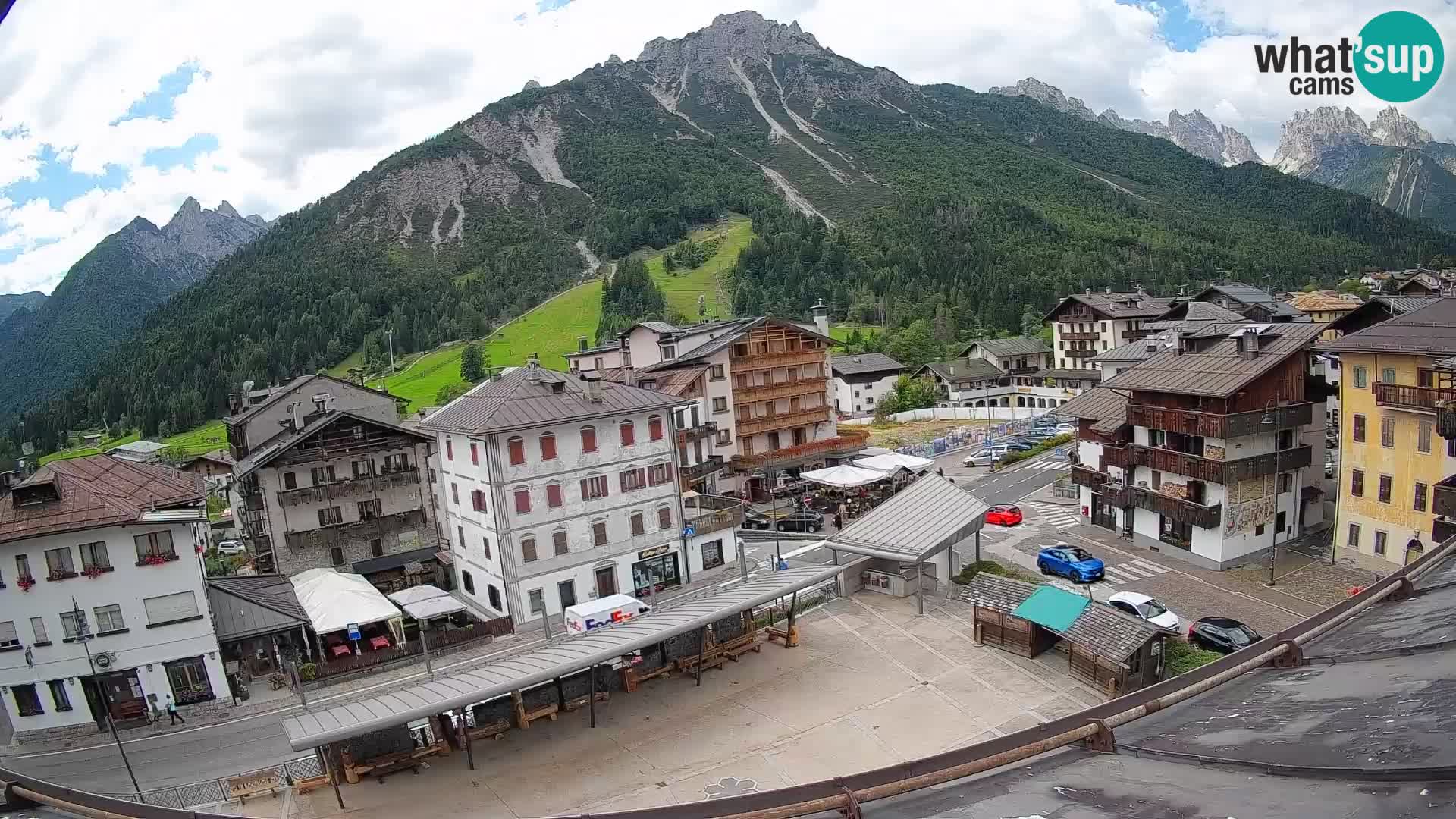 Plaza principal de Forni di Sopra
