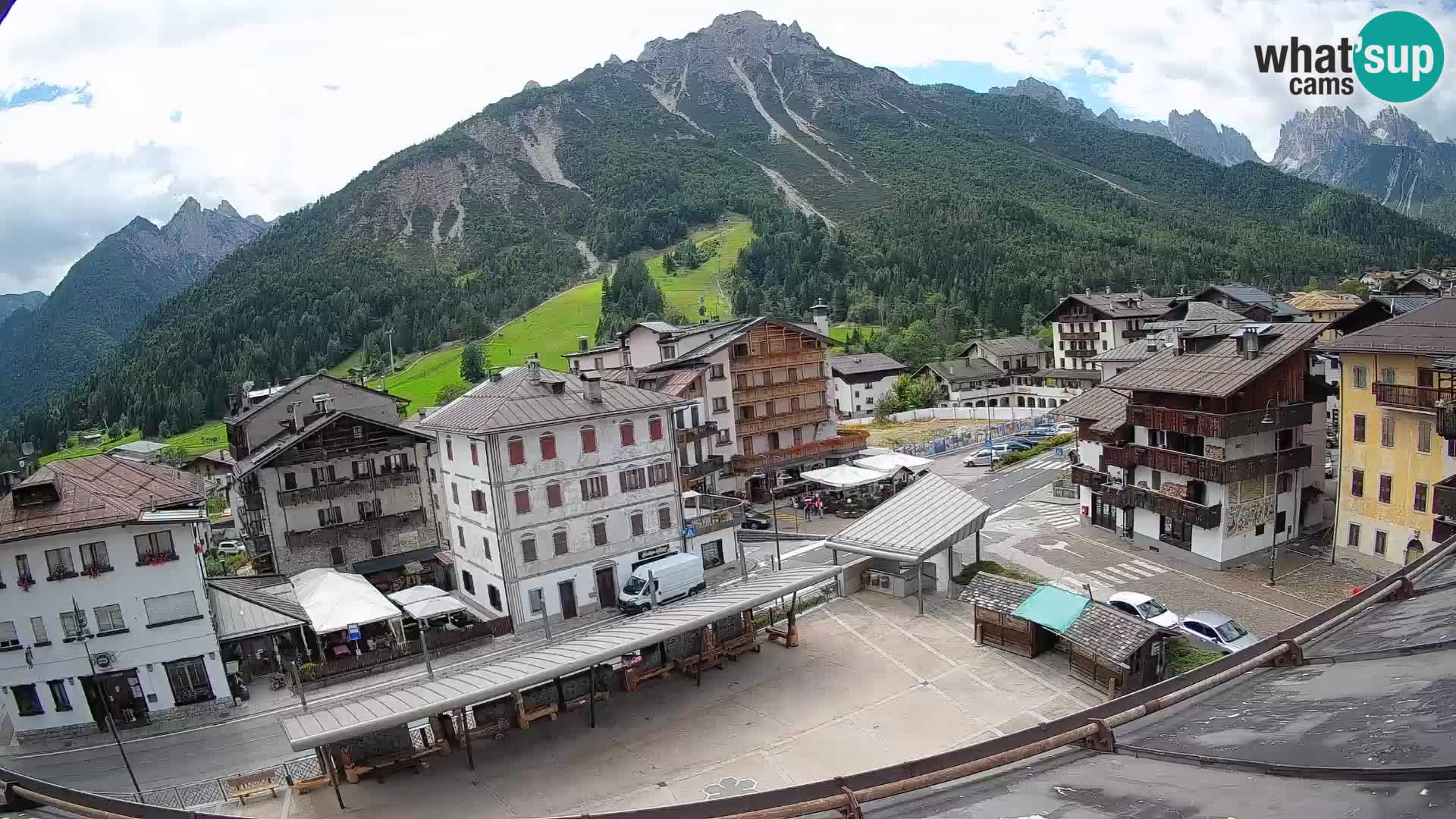 Piazza centrale di Forni di Sopra