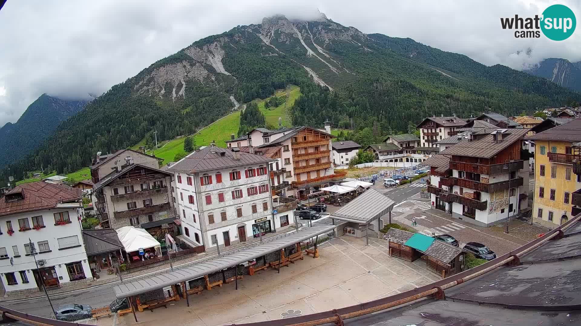 Piazza centrale di Forni di Sopra