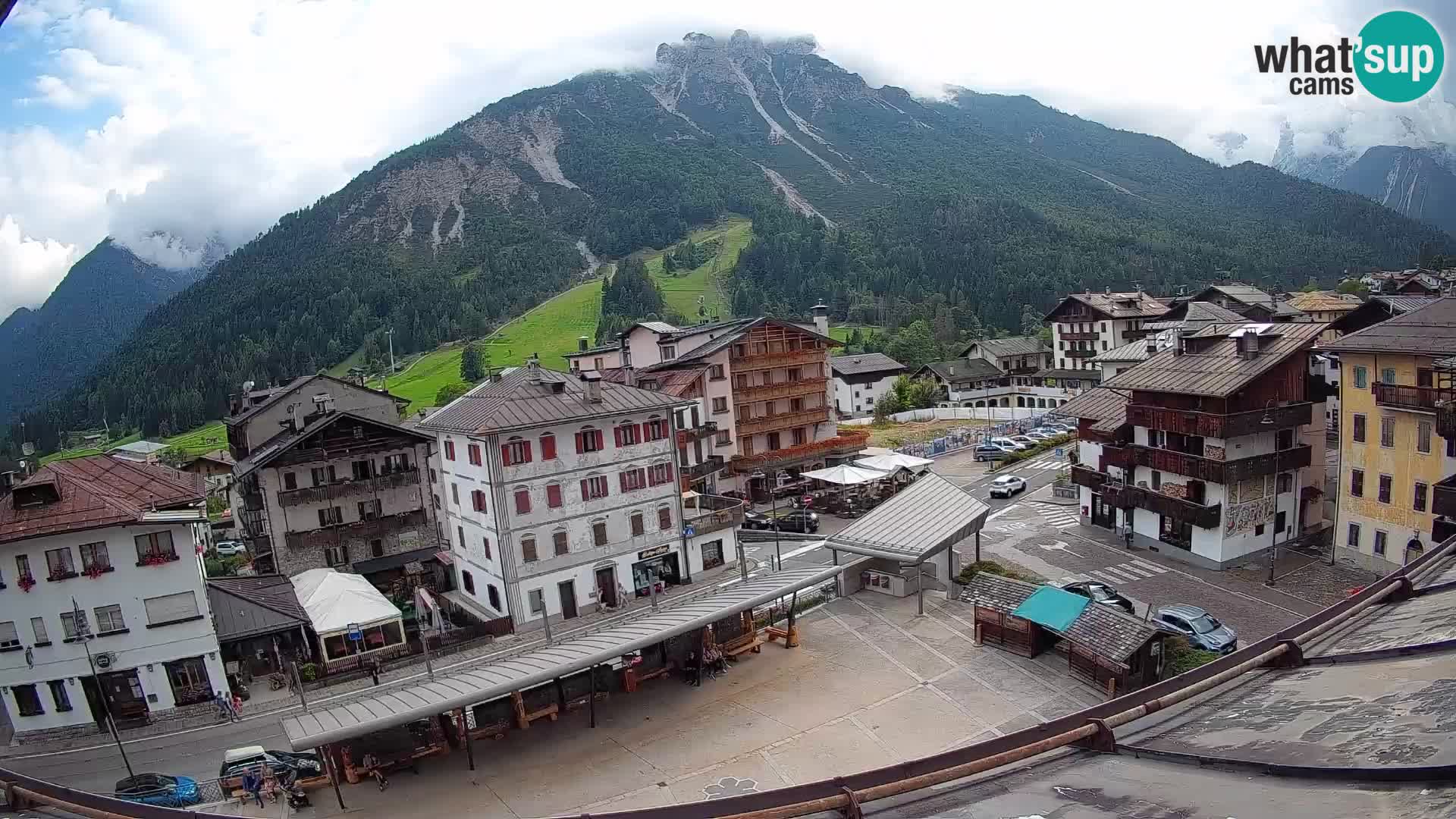 Plaza principal de Forni di Sopra