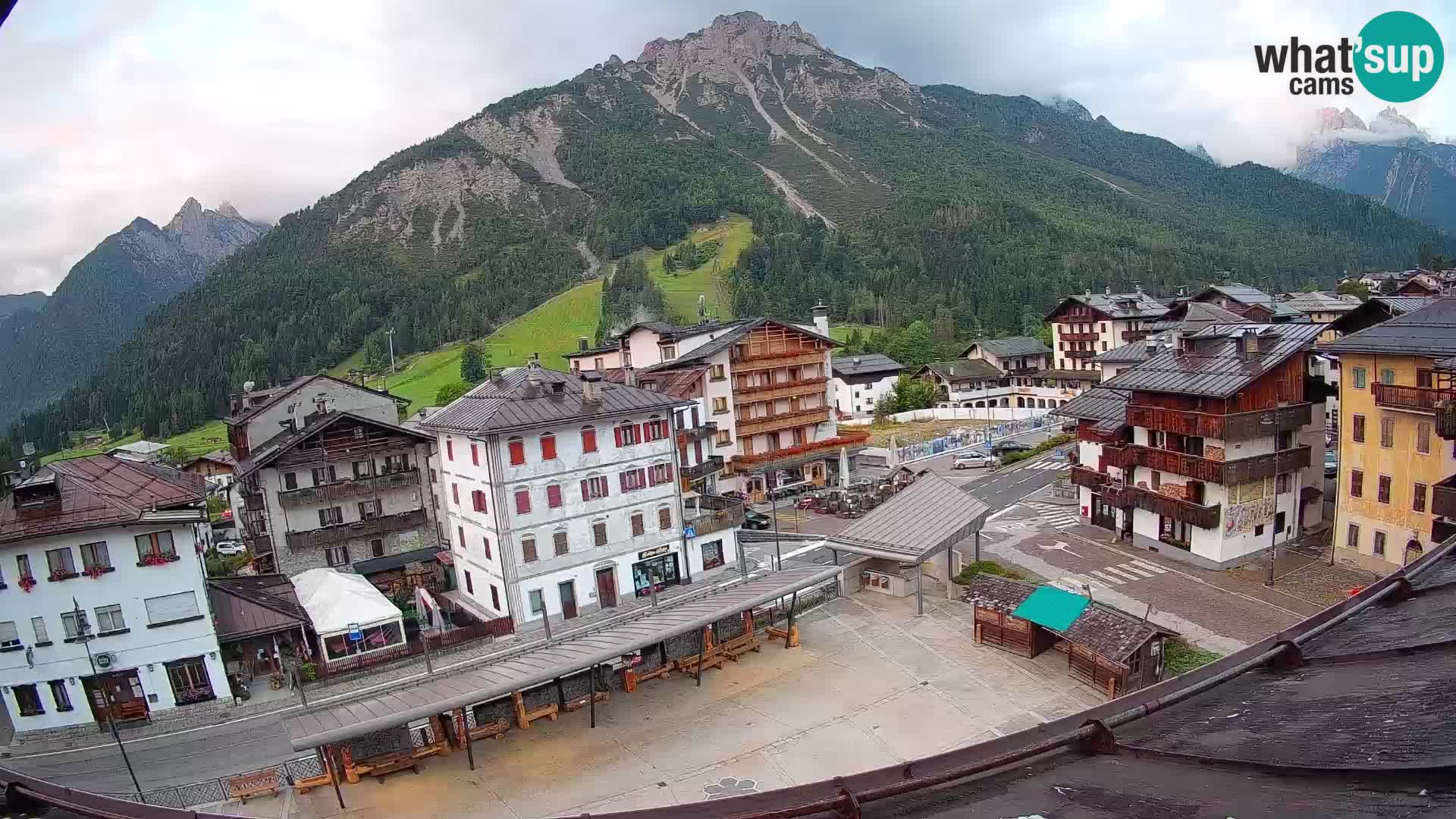 Plaza principal de Forni di Sopra