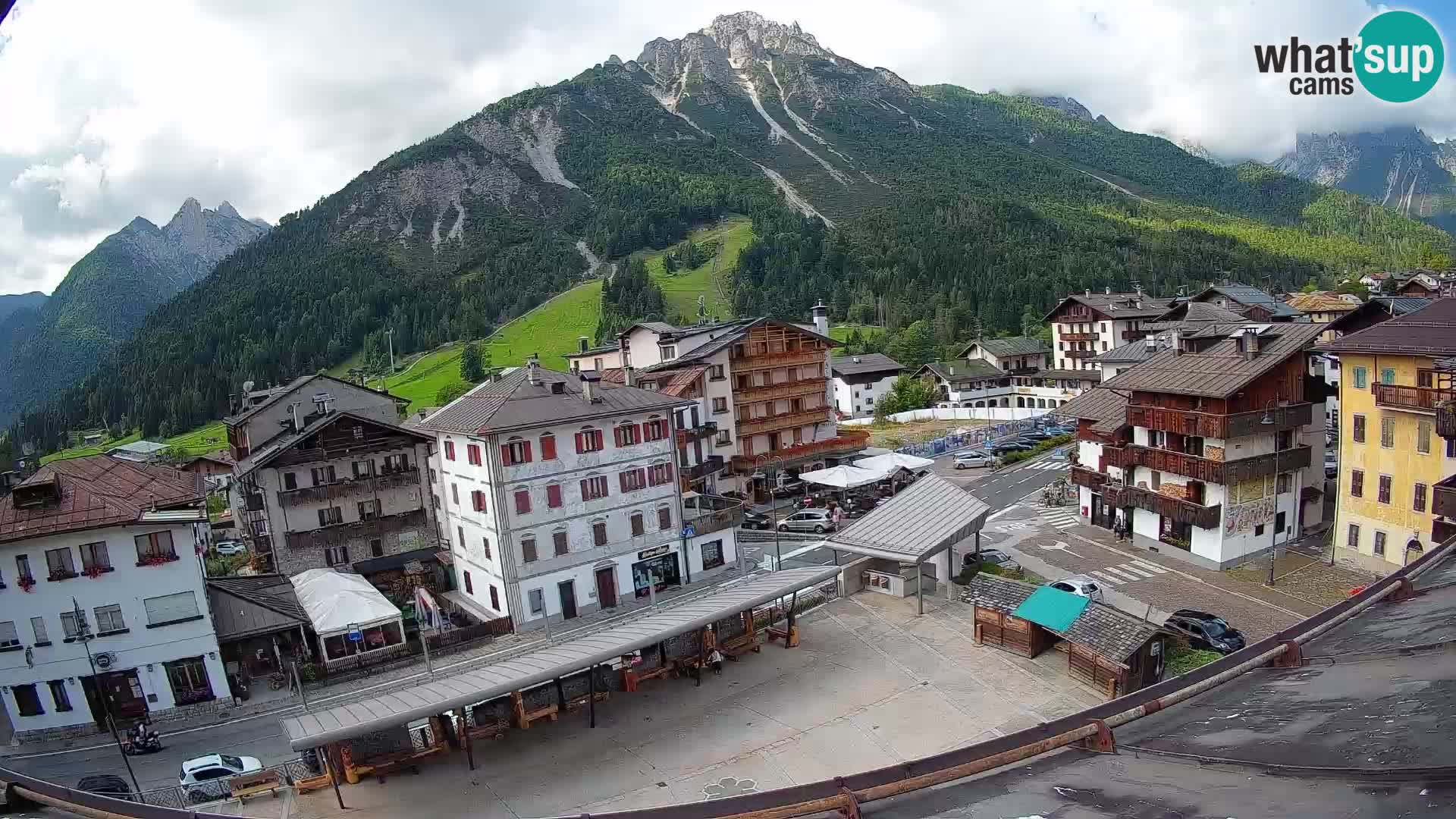 Piazza centrale di Forni di Sopra