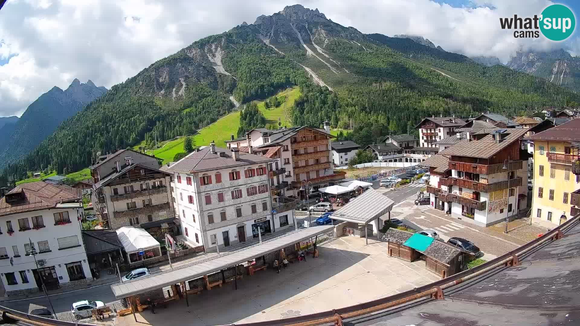 Plaza principal de Forni di Sopra