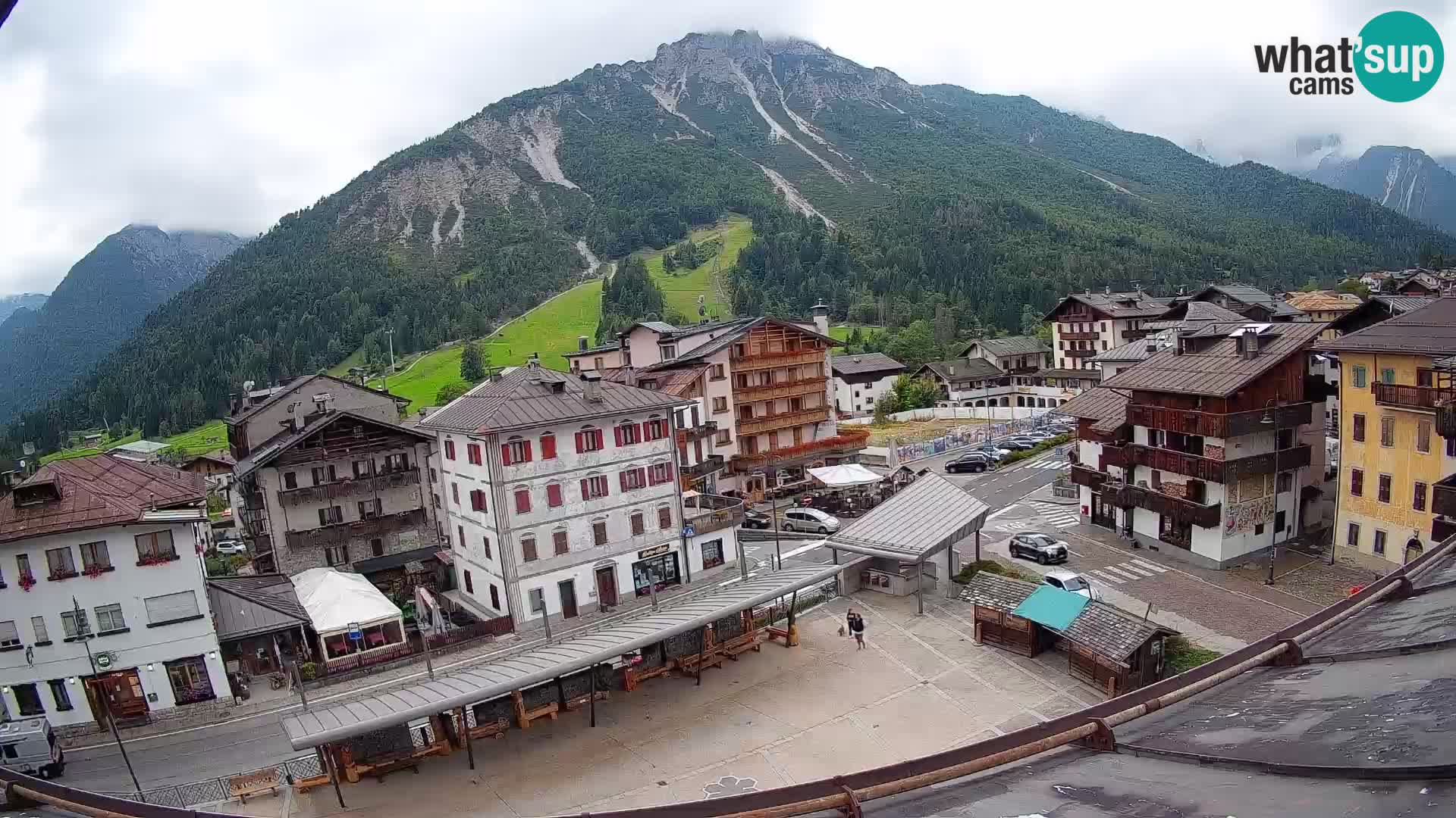 Piazza centrale di Forni di Sopra