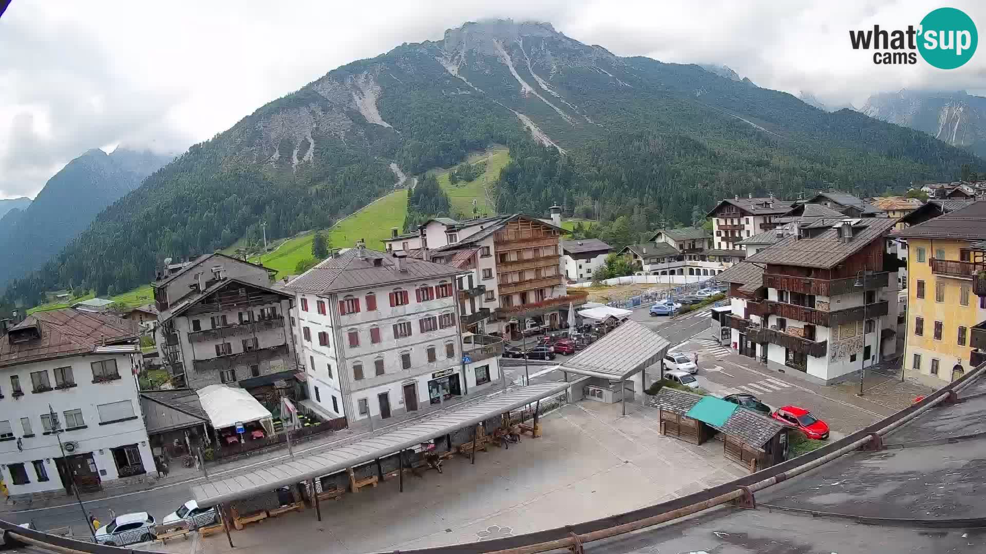 Plaza principal de Forni di Sopra
