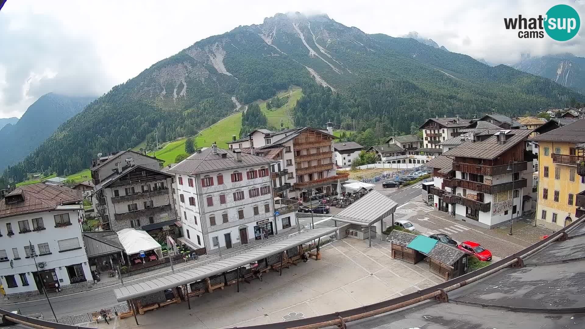 Piazza centrale di Forni di Sopra