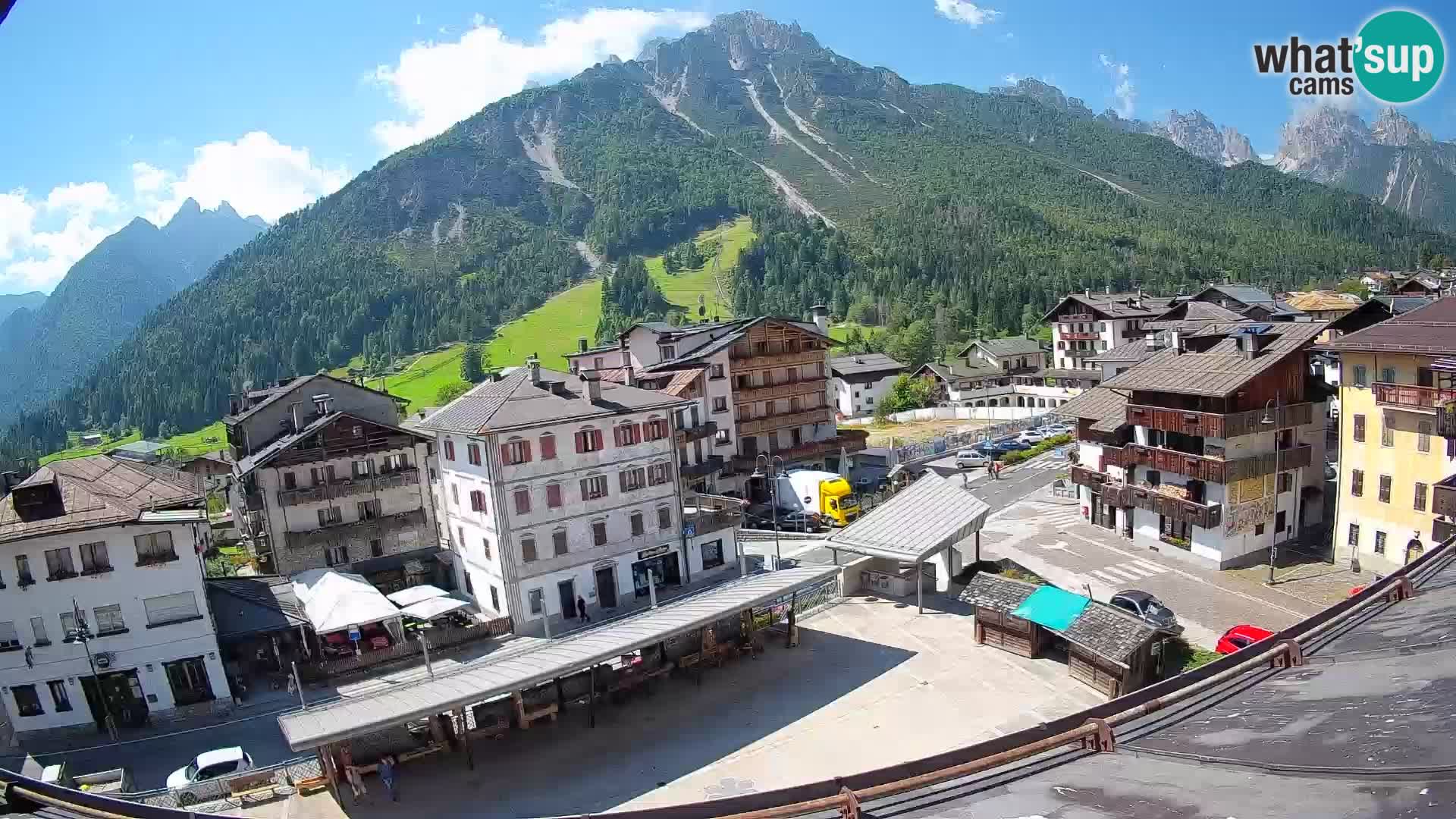 Piazza centrale di Forni di Sopra