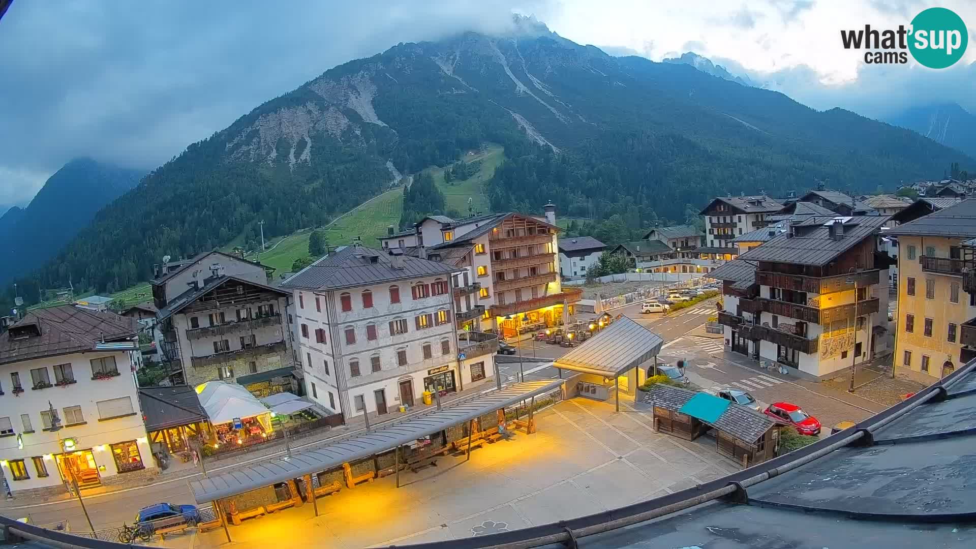 Piazza centrale di Forni di Sopra