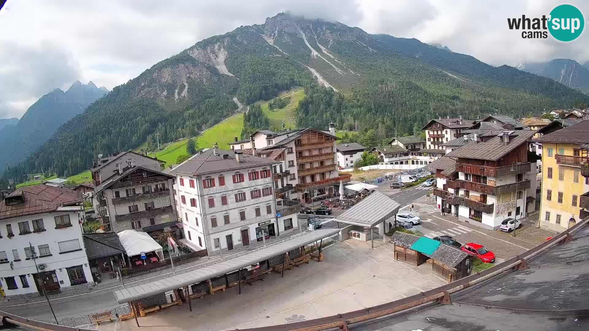 Plaza principal de Forni di Sopra