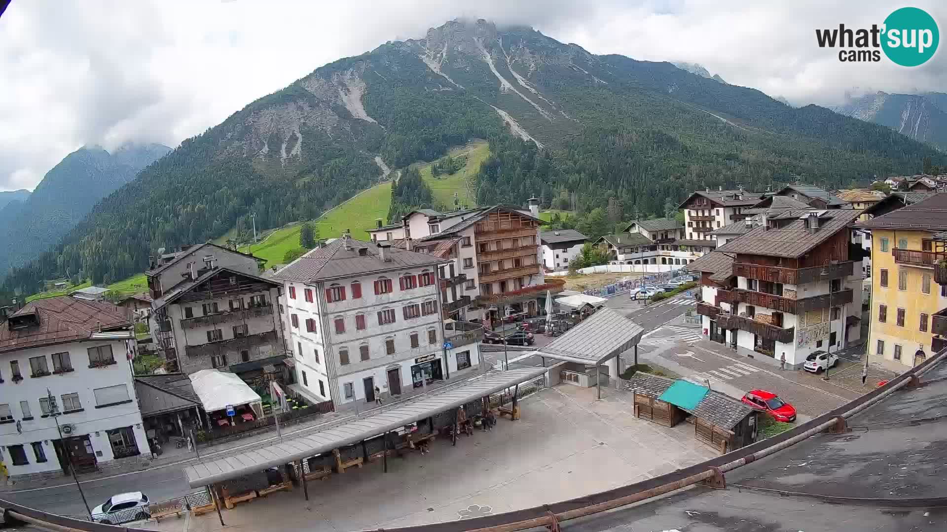 Piazza centrale di Forni di Sopra