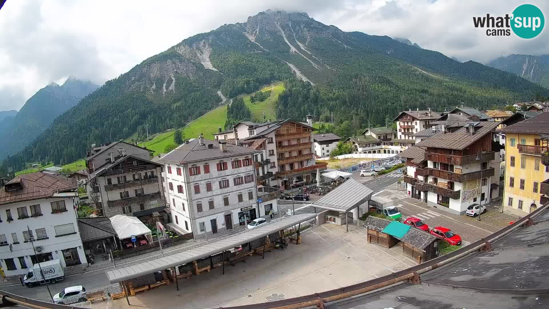 Piazza centrale di Forni di Sopra