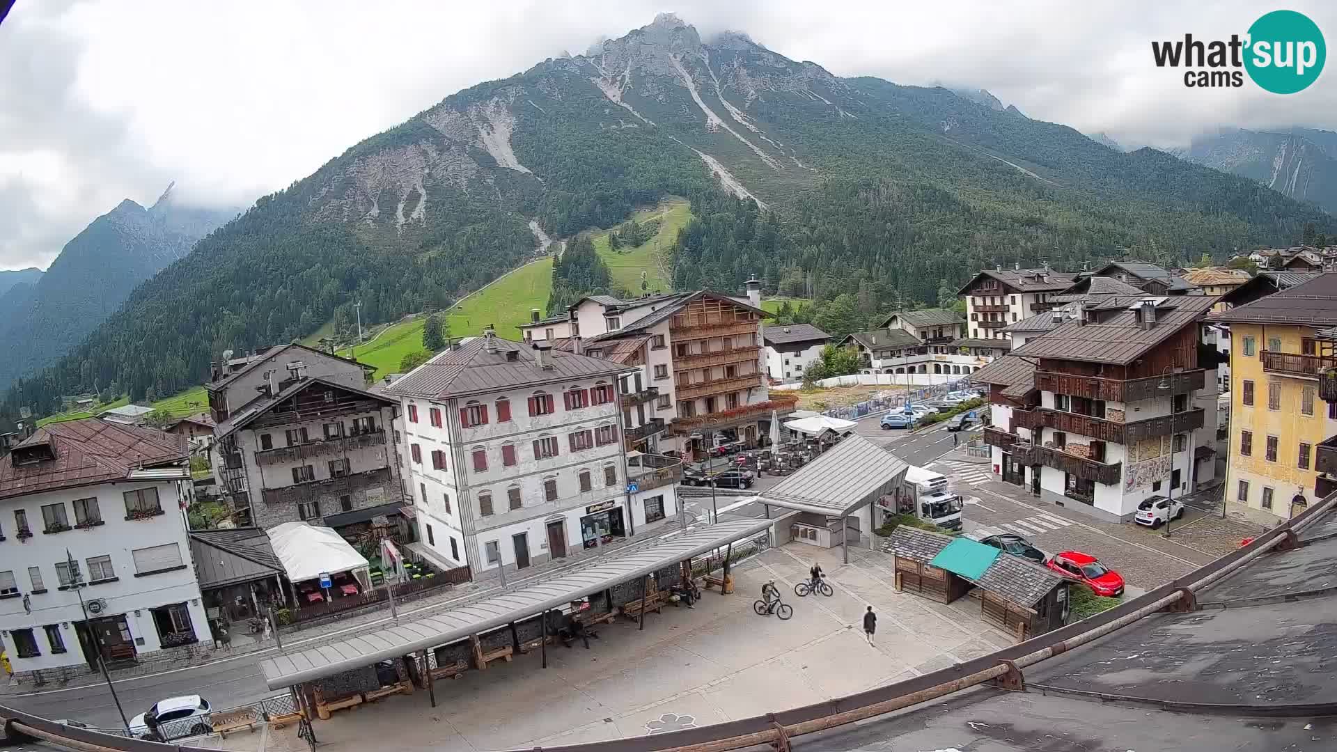 Piazza centrale di Forni di Sopra