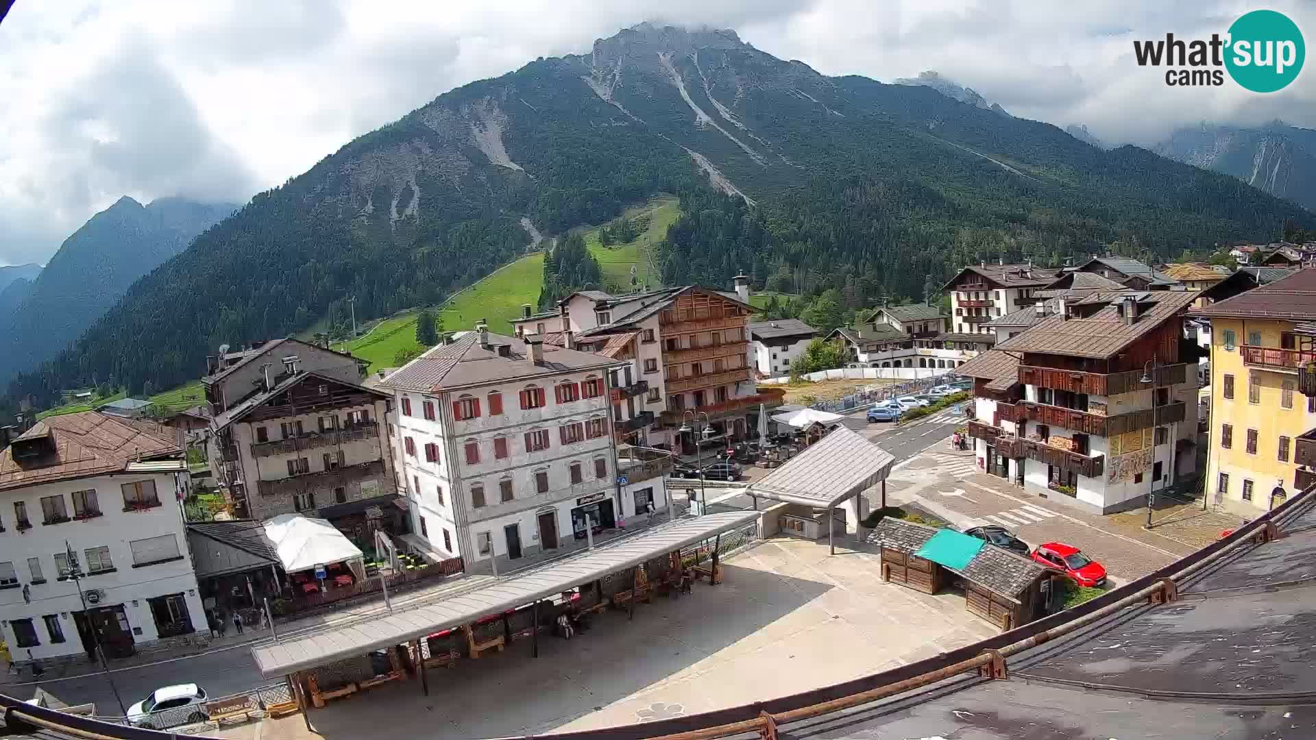 Plaza principal de Forni di Sopra