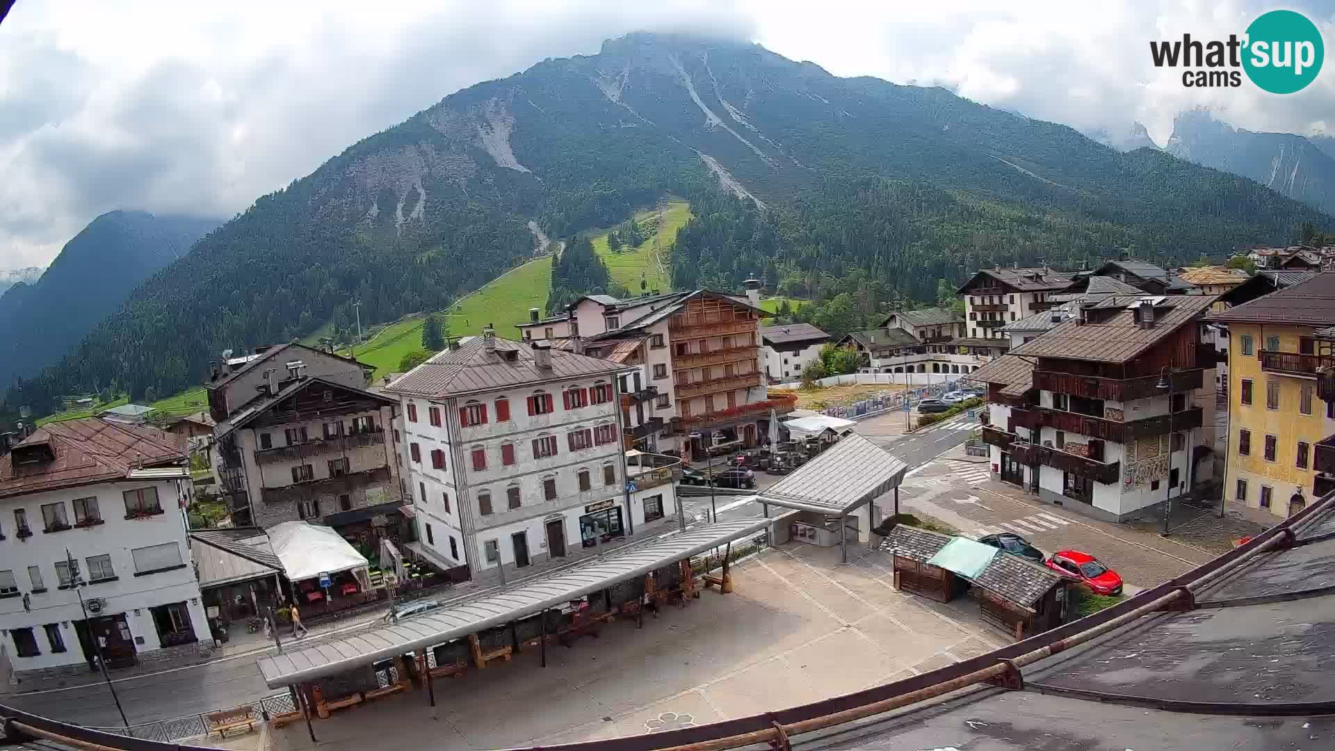 Piazza centrale di Forni di Sopra