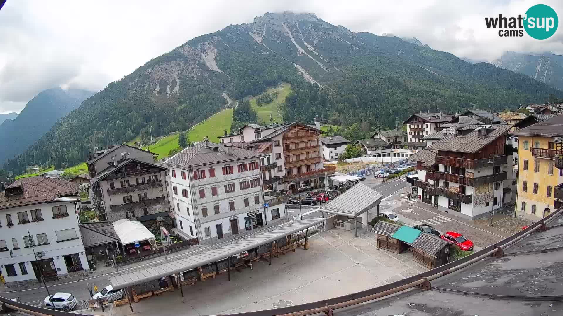 Piazza centrale di Forni di Sopra