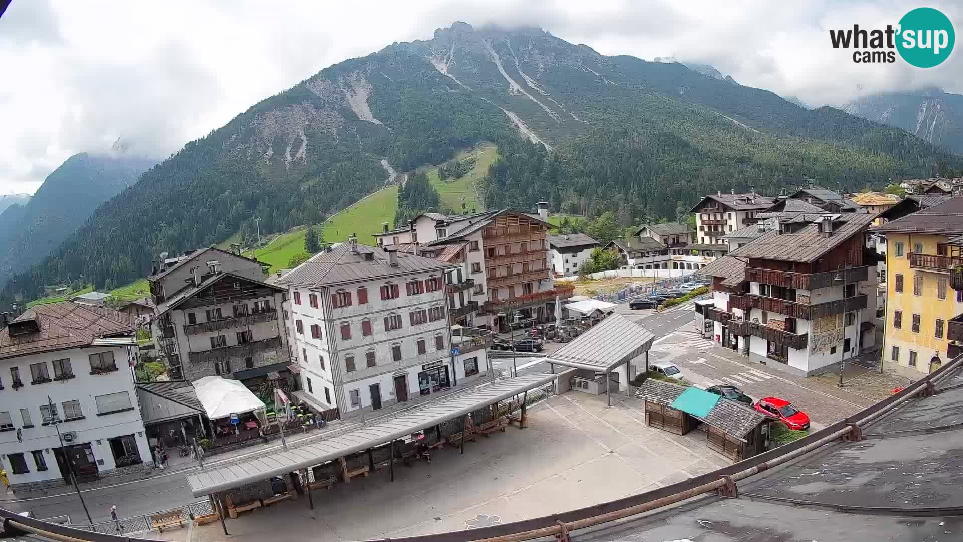 Plaza principal de Forni di Sopra