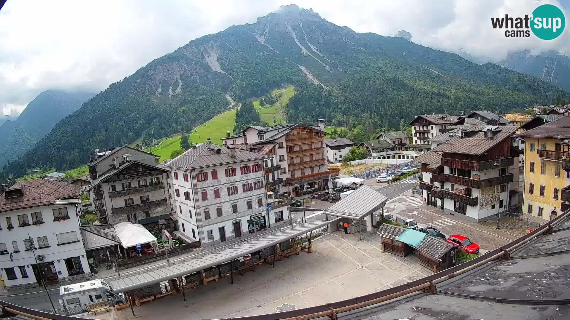 Plaza principal de Forni di Sopra